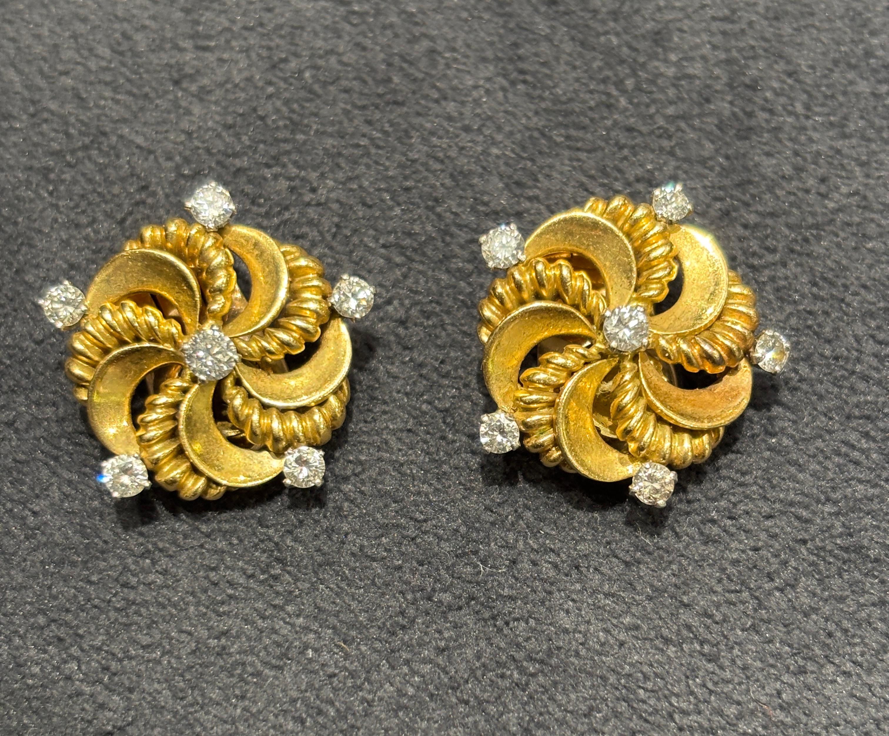 Contemporain Boucles d'oreilles clips en or 18k et diamants Pery et fils des années 1960 en vente