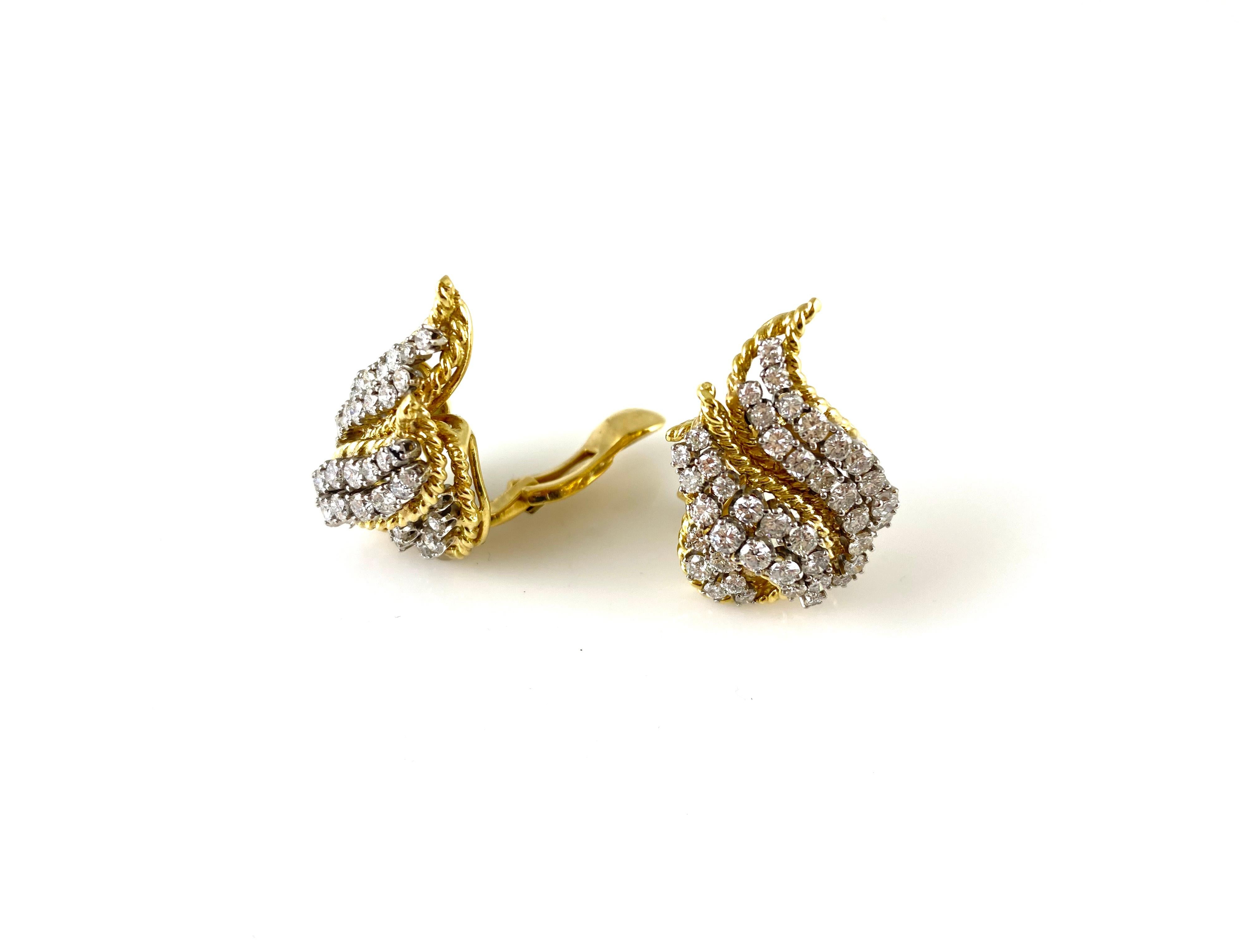 The earrings are finely crafted in 18k yellow gold with round diamonds weighing approximately total of 7.00 carat.
Circa 1960.
