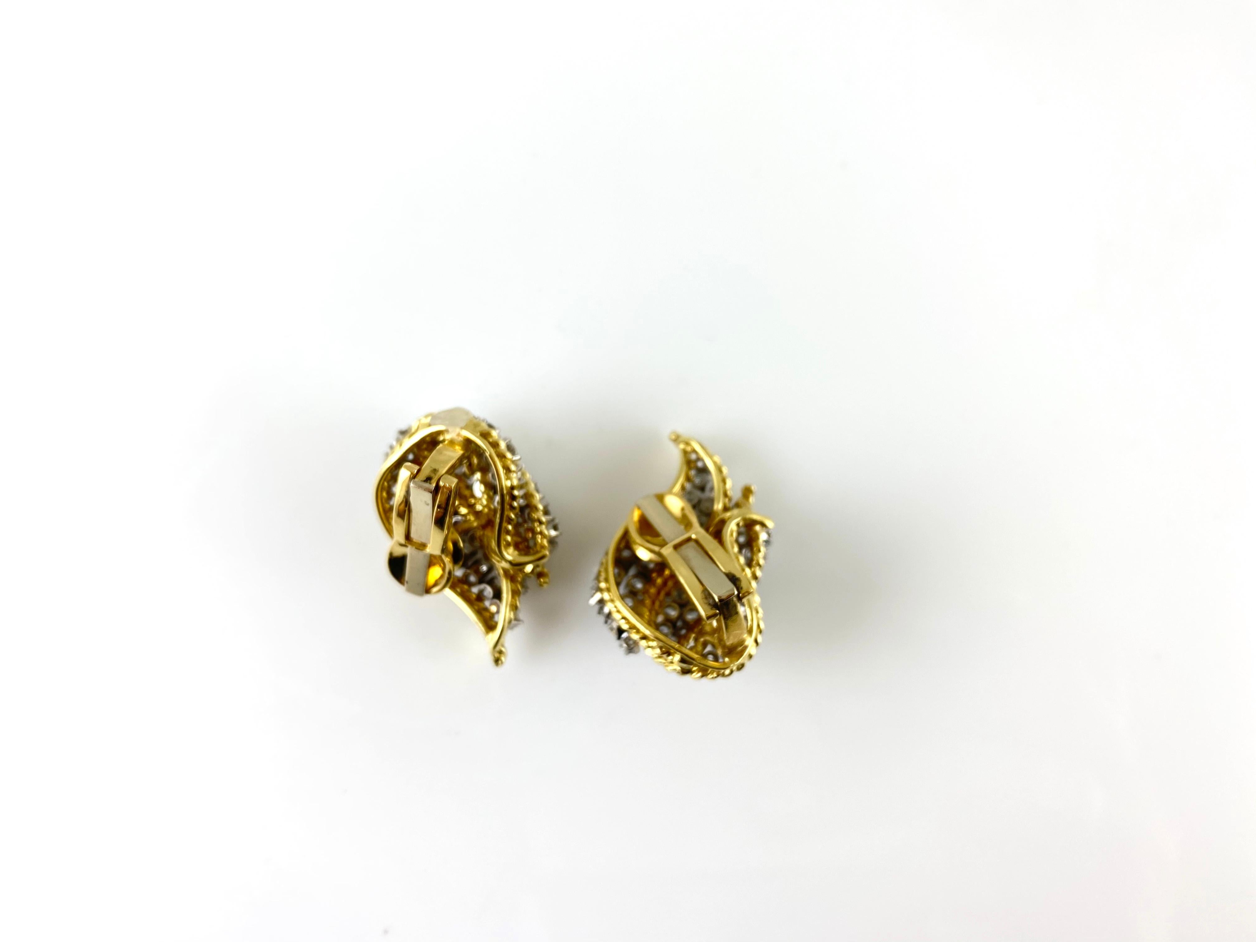 Round Cut 1960s 18 Karat Leaf with Diamonds Earring For Sale