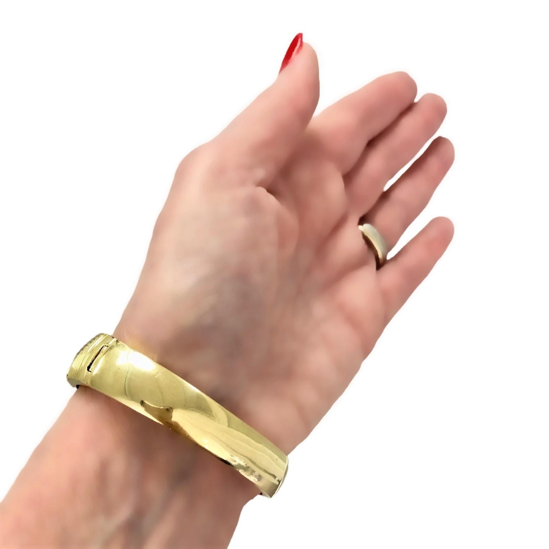 1960's 18K Yellow Gold Italian Triangle Motif Diamond Bangle Bracelet For Sale 4
