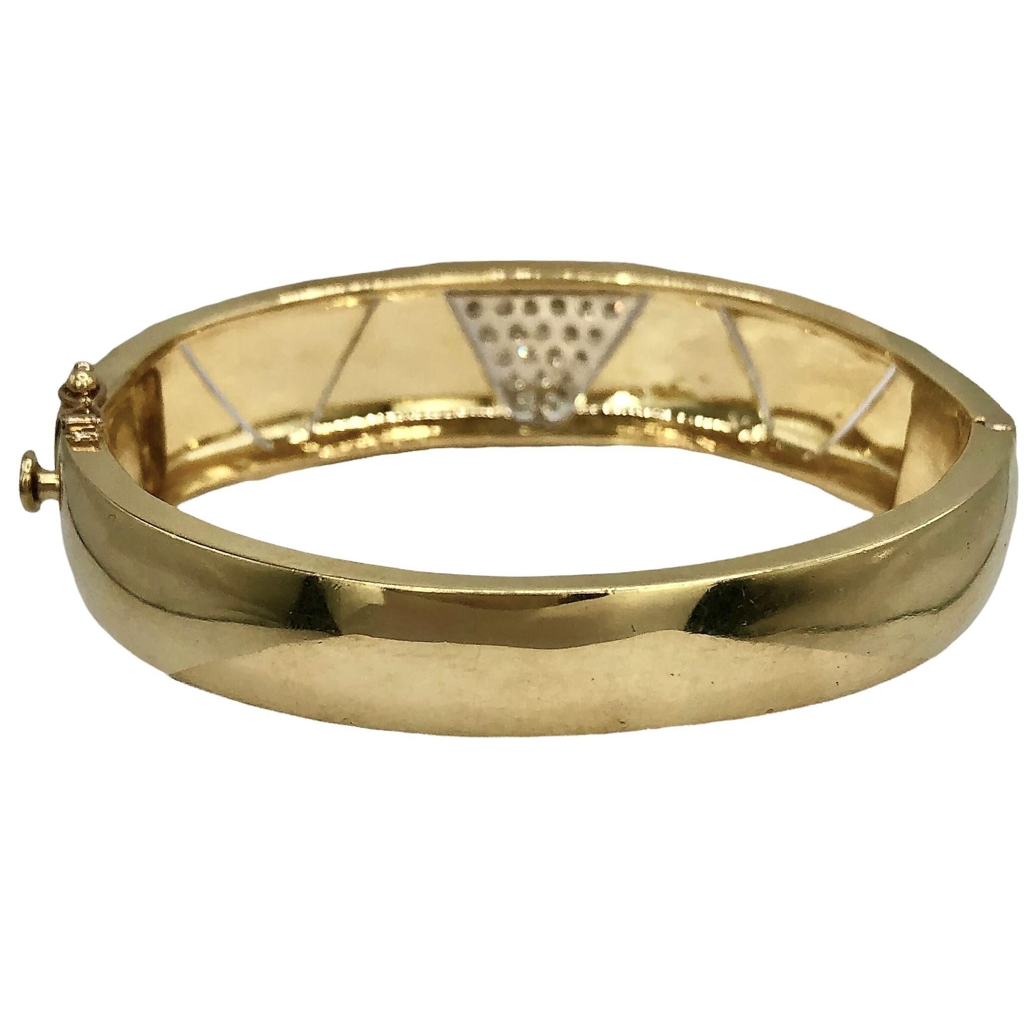Bracelet jonc italien à motif triangulaire en or jaune 18 carats des années 1960 Bon état - En vente à Palm Beach, FL