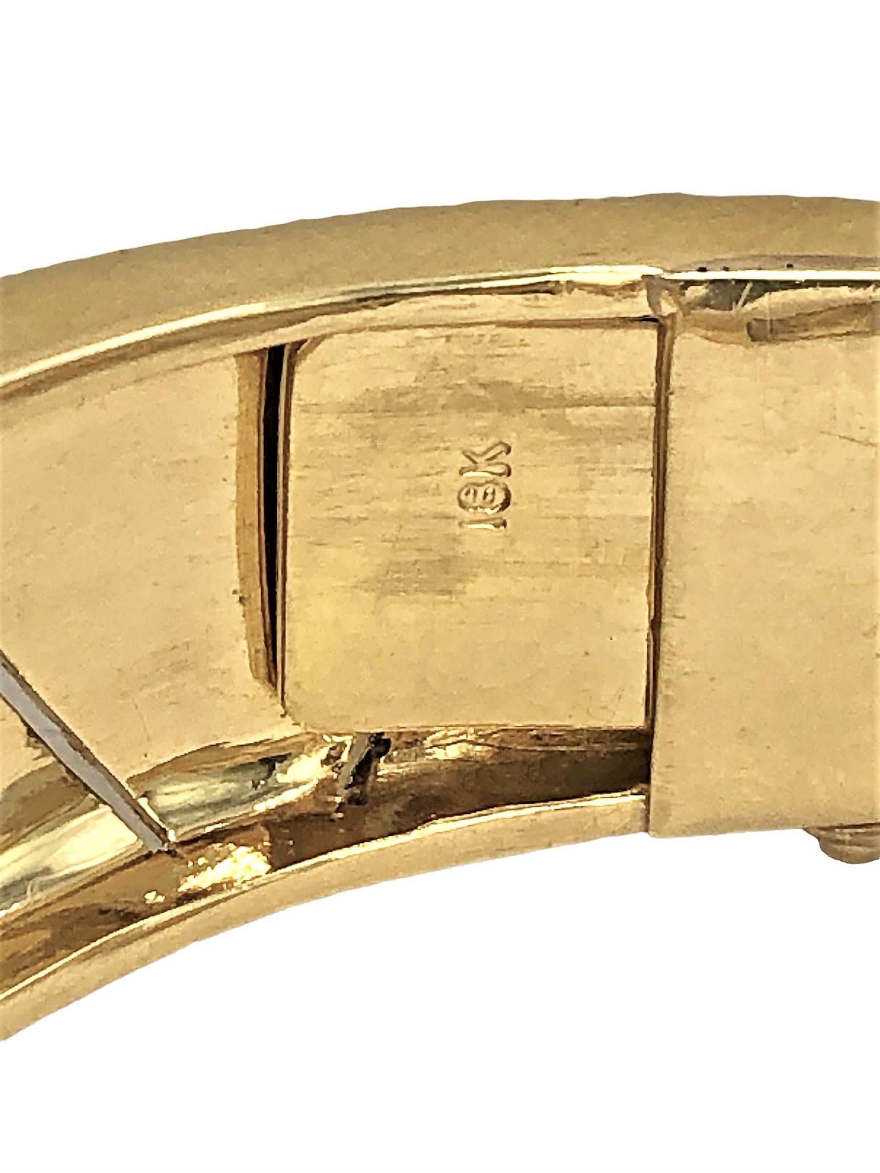 1960's 18K Yellow Gold Italian Triangle Motif Diamond Bangle Bracelet In Good Condition For Sale In Palm Beach, FL