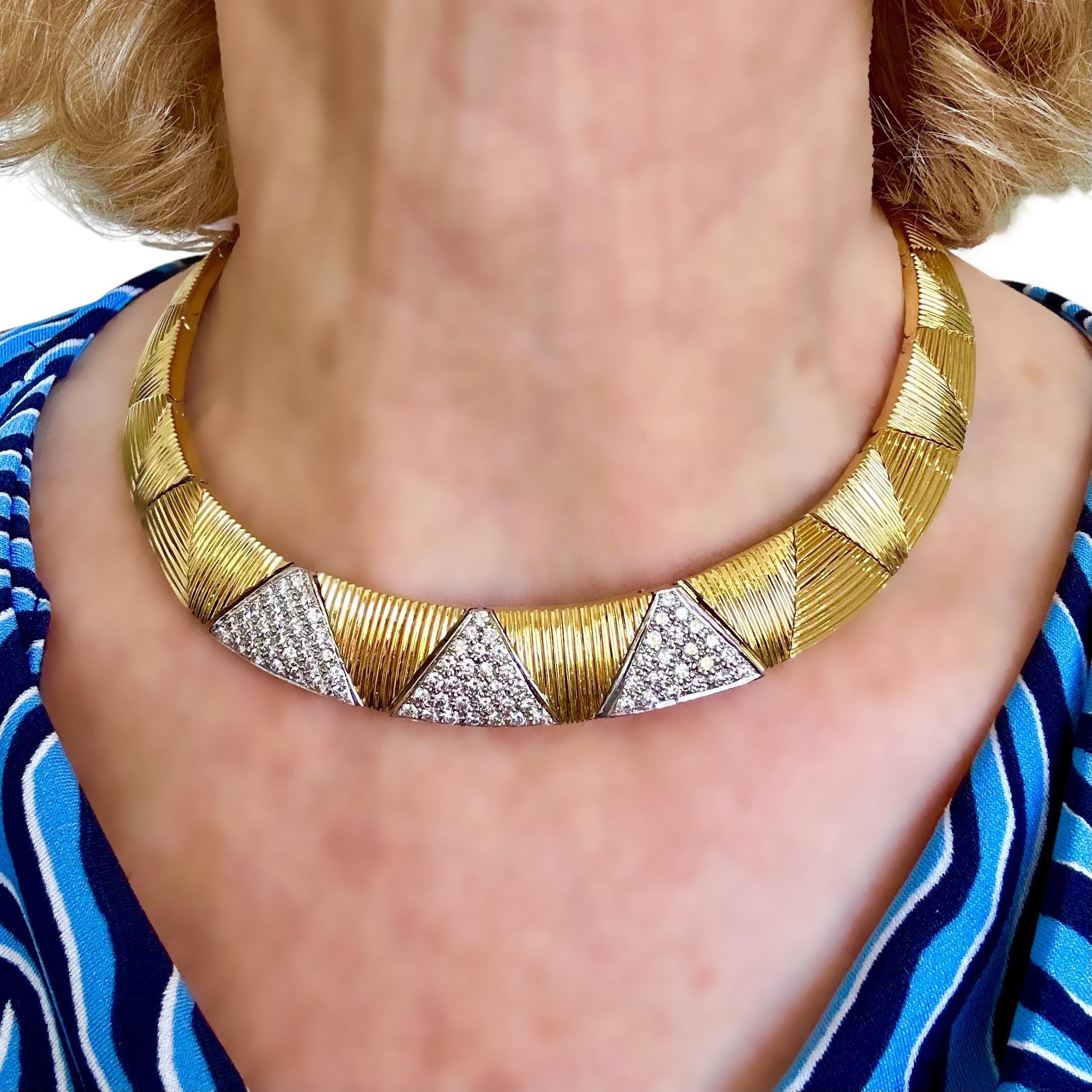 1960er Jahre 18K Gelbgold Italienisch Dreieck Motiv Diamant Choker Halskette Damen