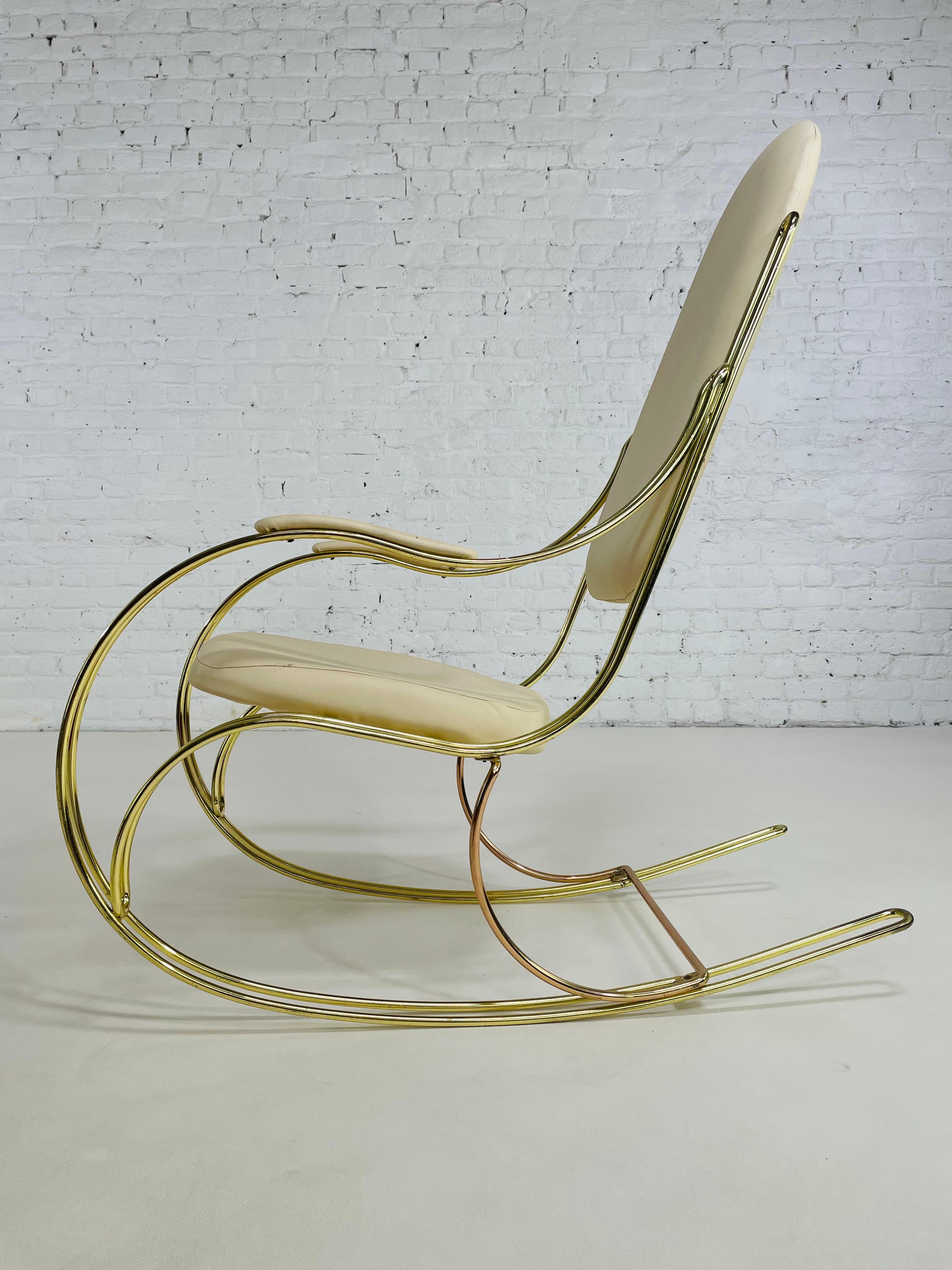 1960s-1970s Brass And Beige Faux Leather Rocking Chair For Sale 6