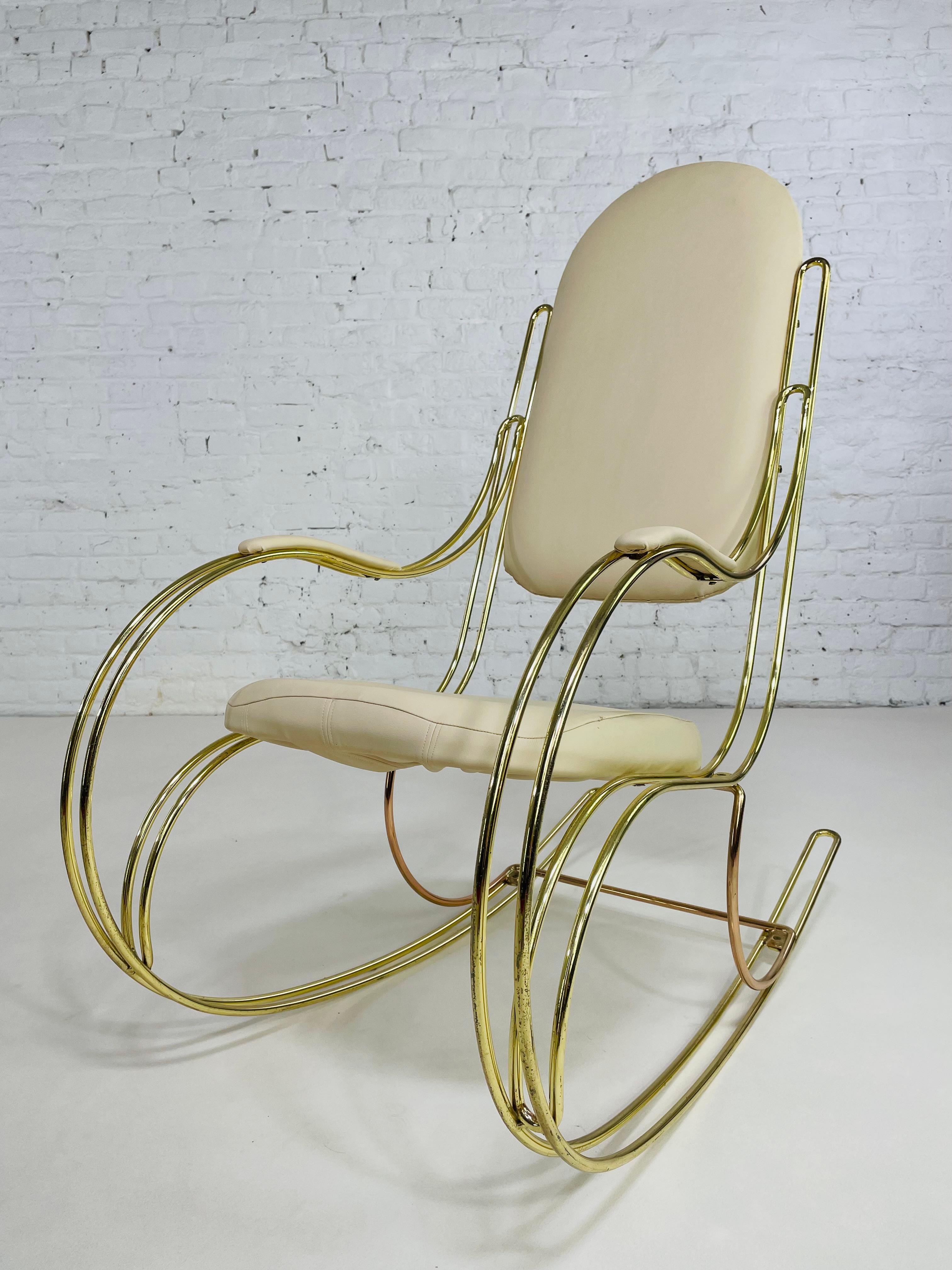 1960s-1970s Brass And Beige Faux Leather Rocking Chair For Sale 8
