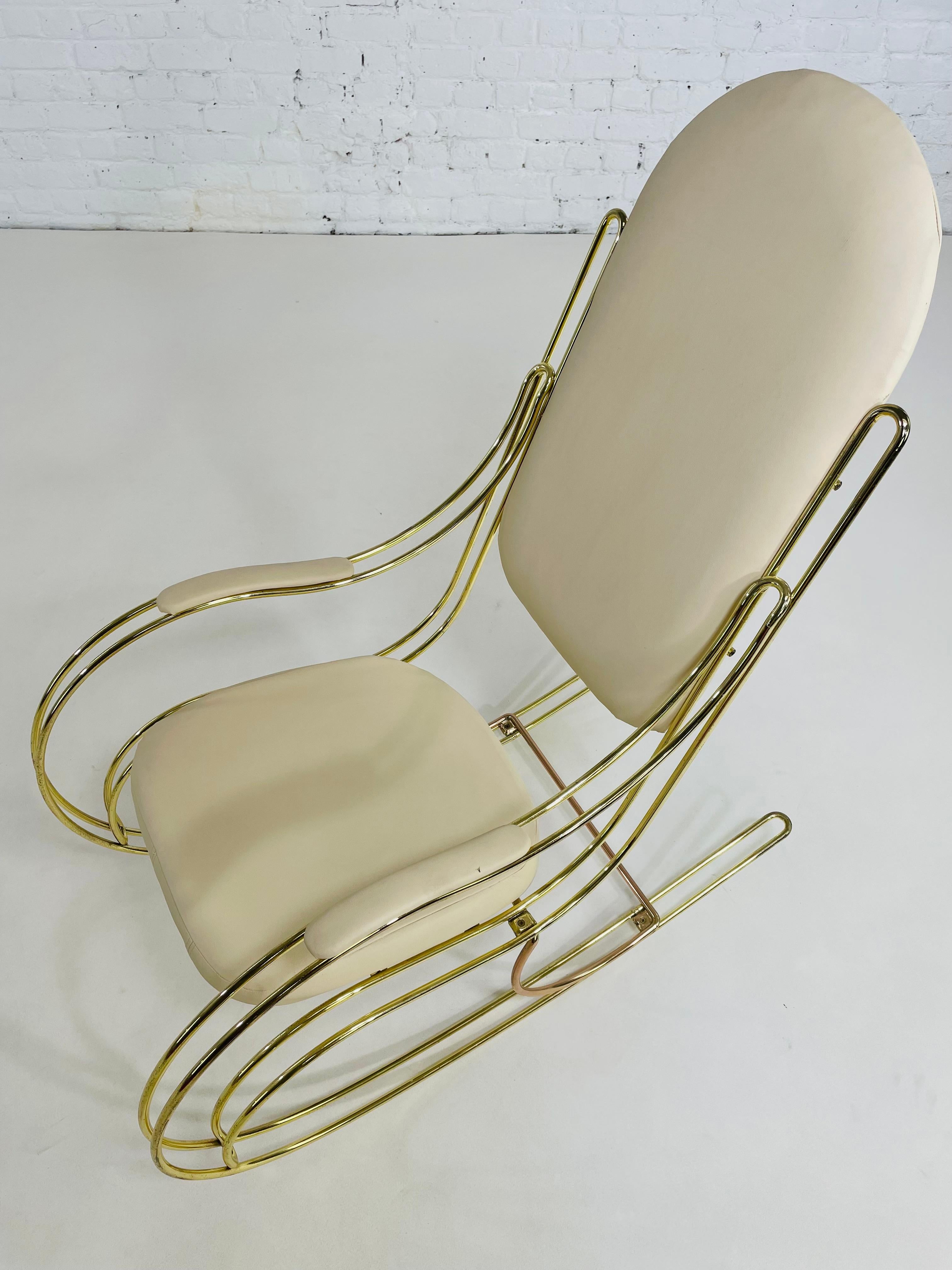 1960s-1970s Brass And Beige Faux Leather Rocking Chair For Sale 11