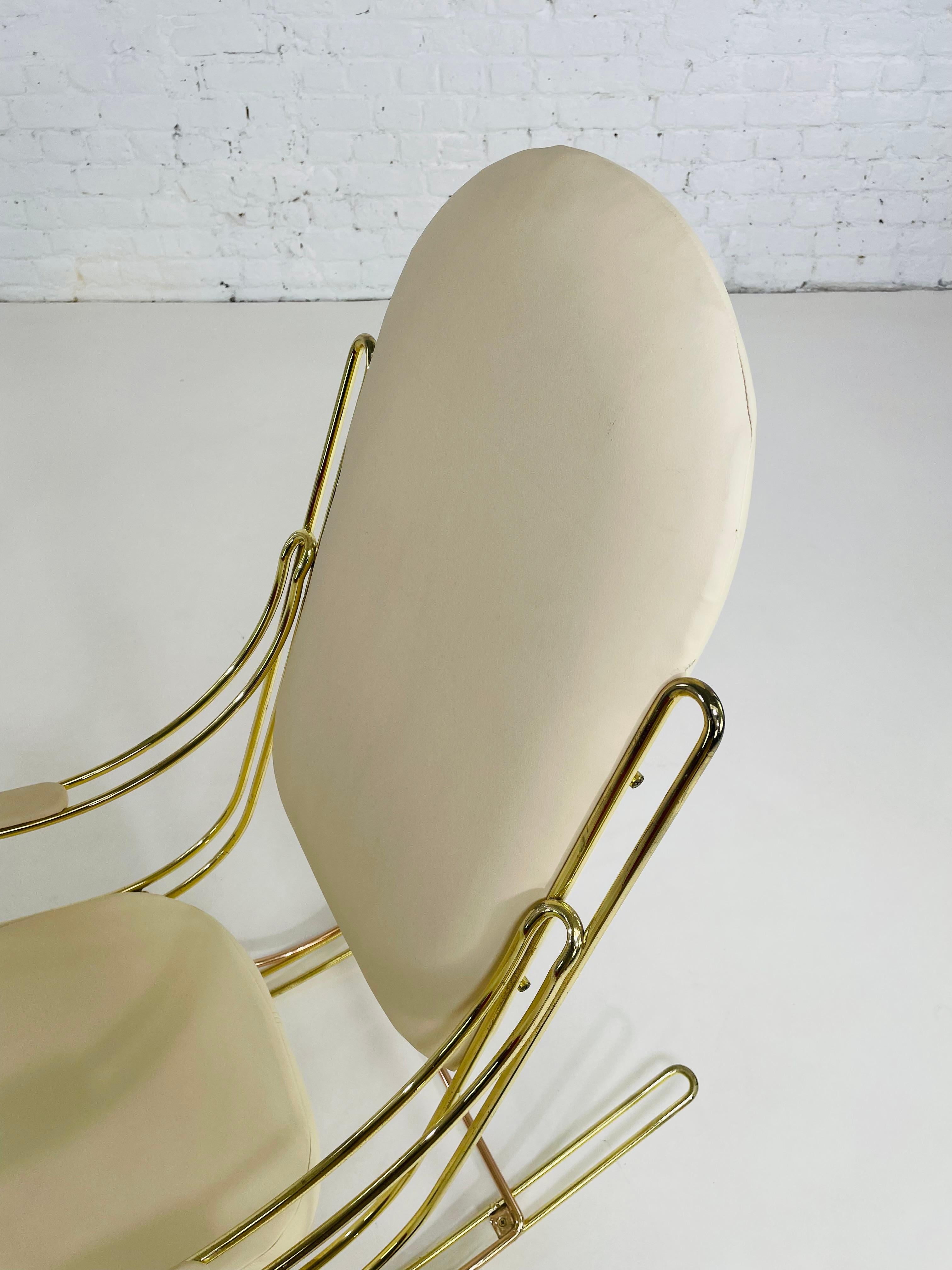 1960s-1970s Brass And Beige Faux Leather Rocking Chair For Sale 13