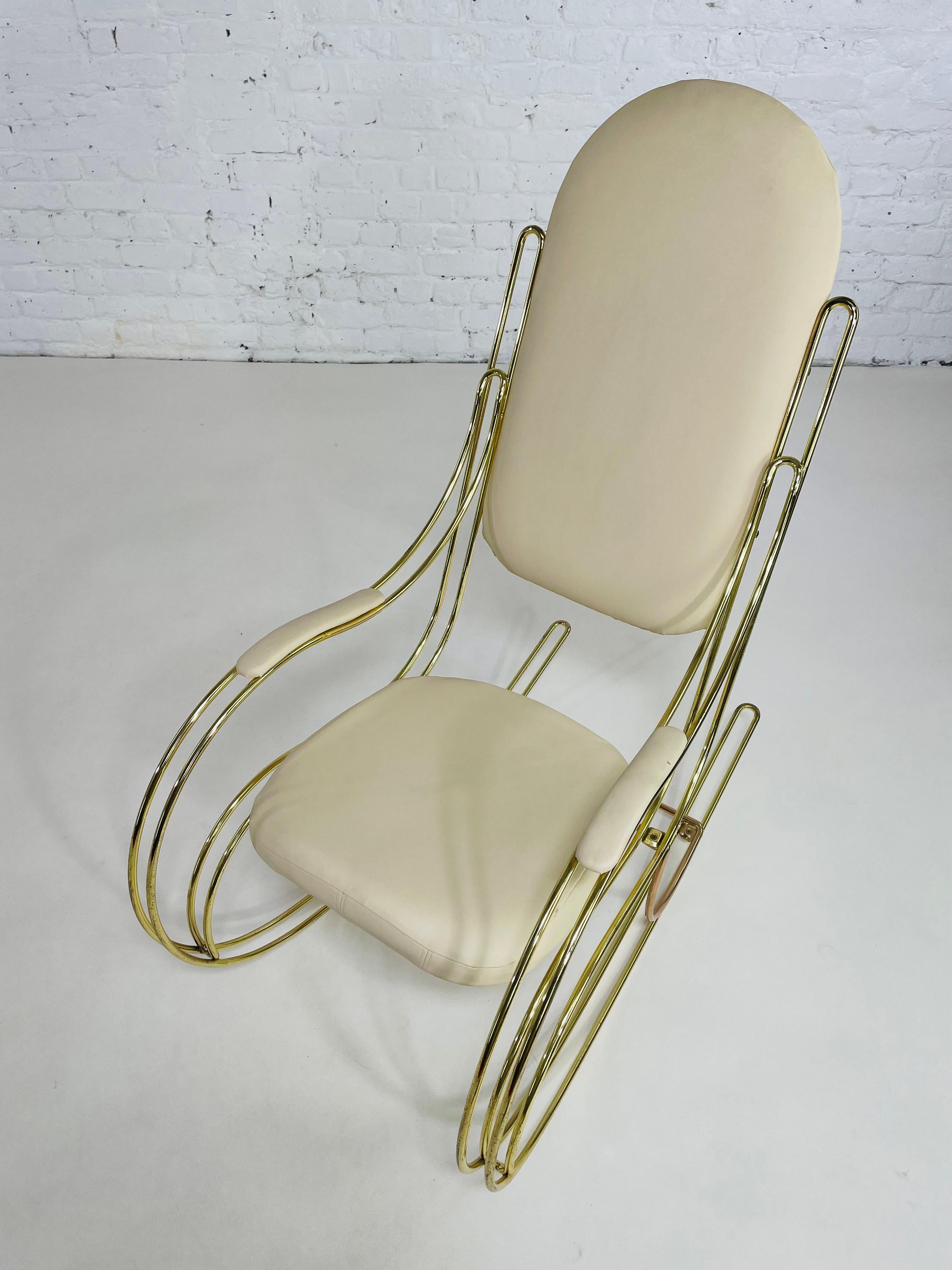 1960s-1970s Brass And Beige Faux Leather Rocking Chair For Sale 14