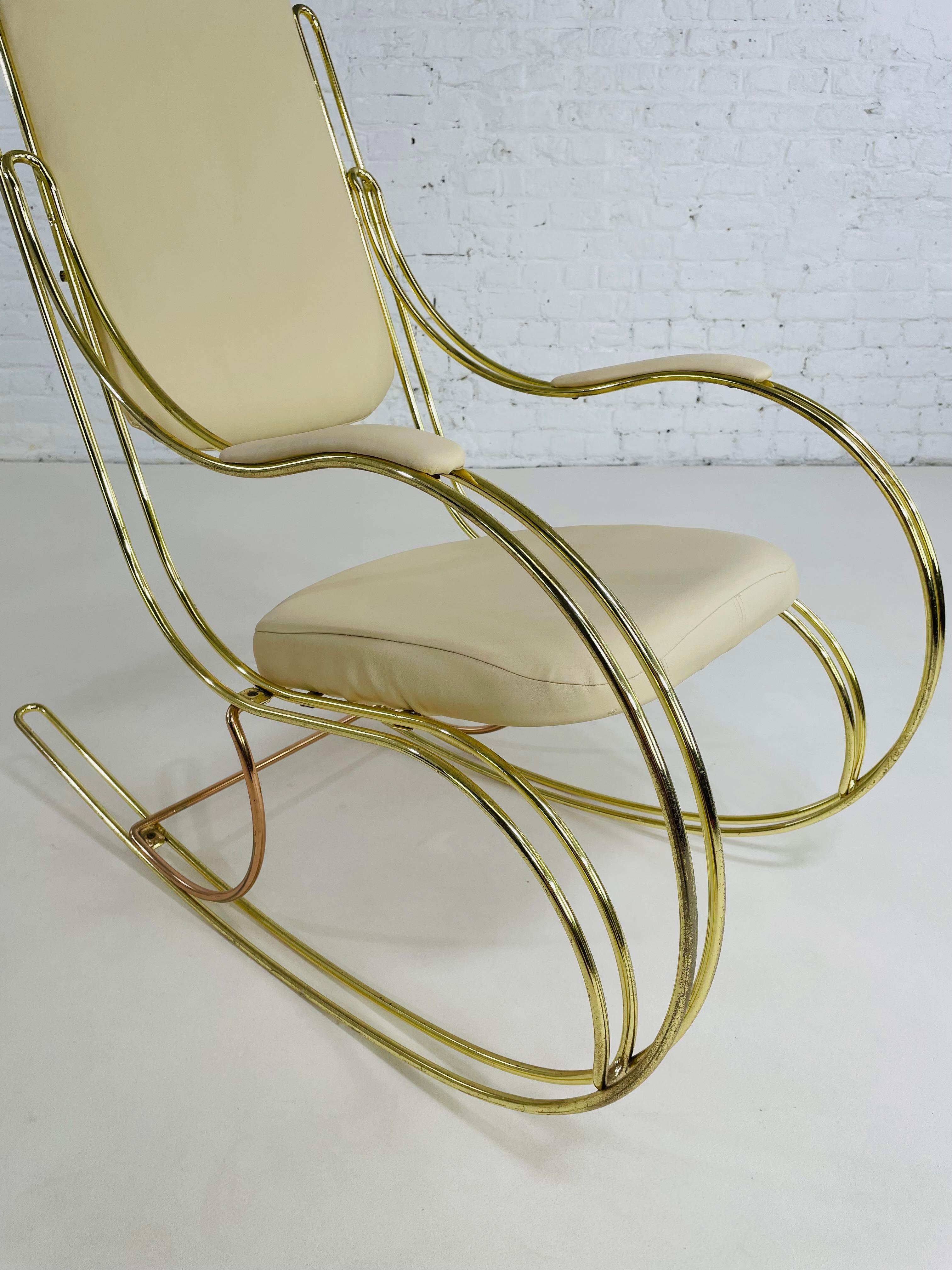 20th Century 1960s-1970s Brass And Beige Faux Leather Rocking Chair For Sale
