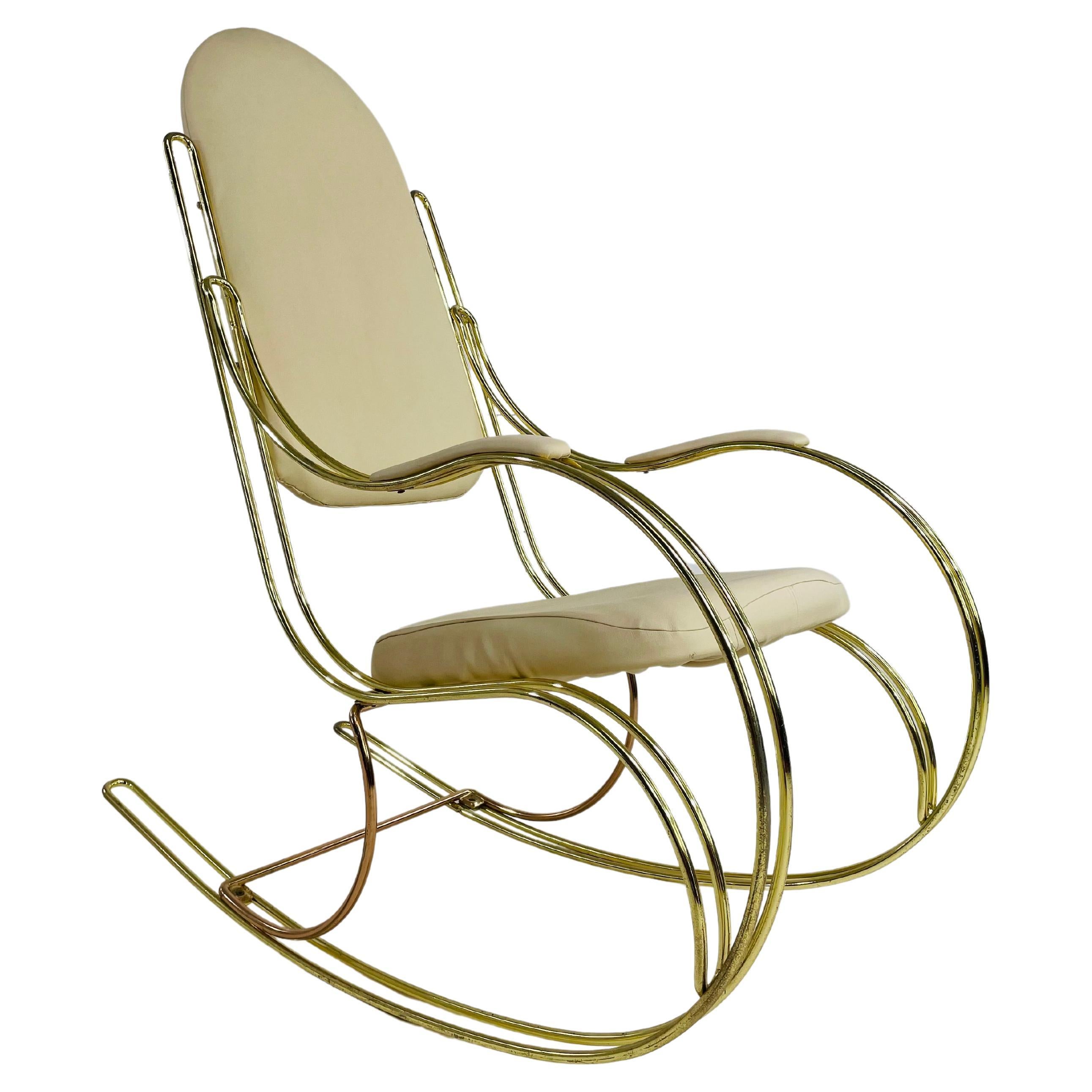 Rocking Chair aus Messing und beigefarbenem Kunstleder, 1960er-1970er Jahre