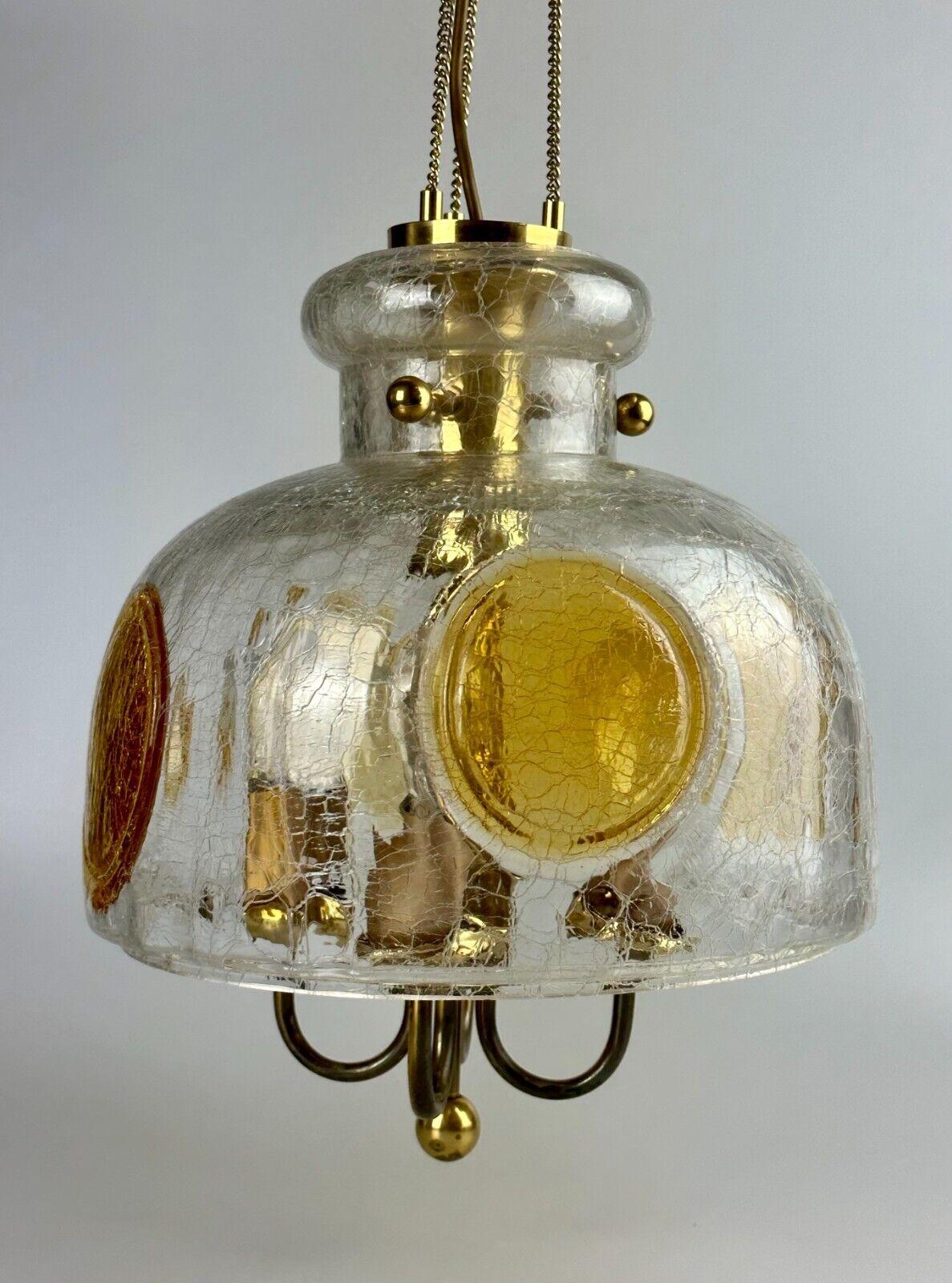 Européen Plafonnier brutaliste des années 1960 et 1970 Lampe à suspension en laiton et verre de Murano en vente