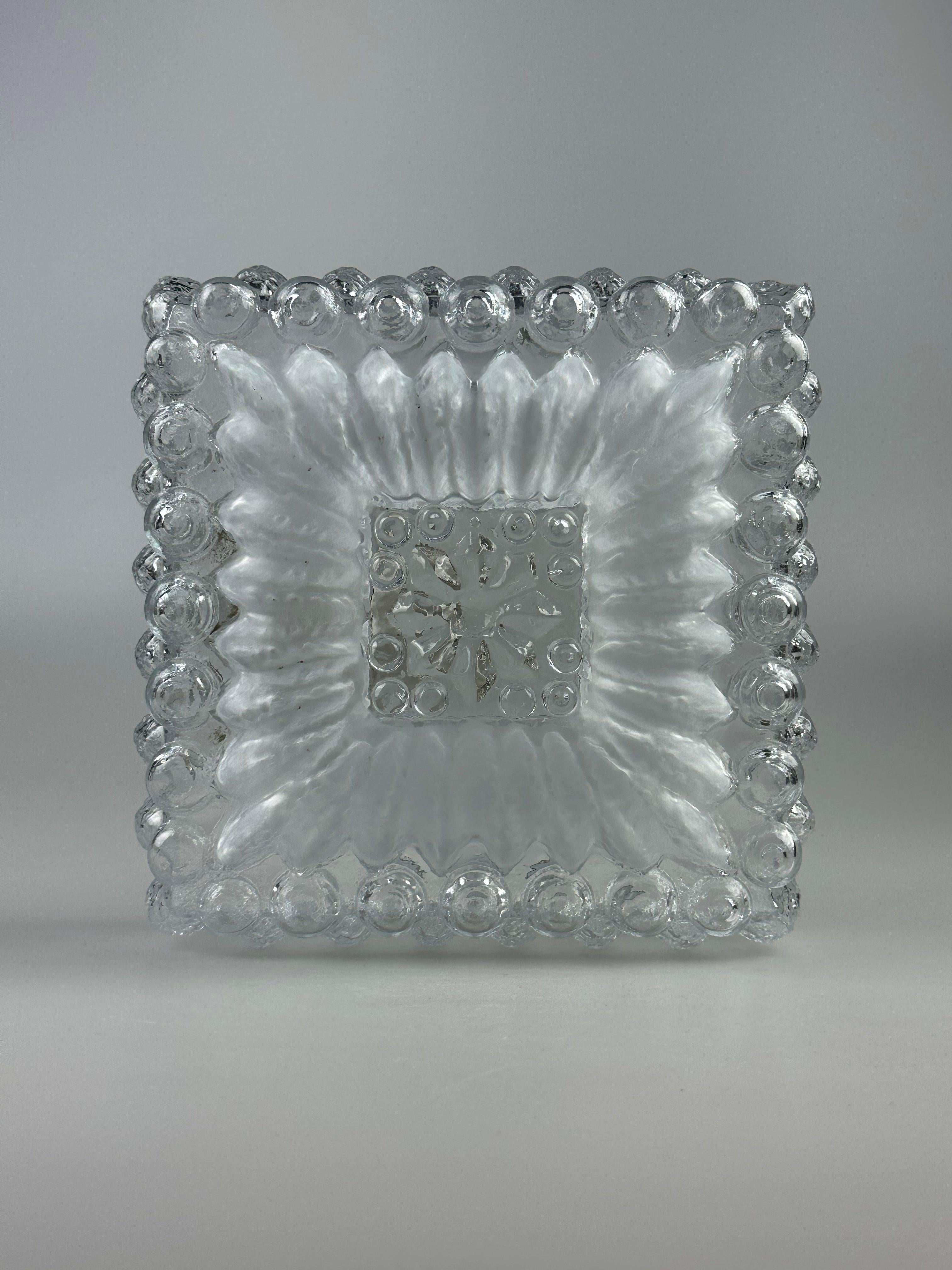 Lámpara de techo de los años 60/70, empotrable de cristal, diseño alemán

Objetos: Lámpara de techo

Fabricante: Desconocido

Estado: Bueno

Edad: Aprox. 1960-1970

Dimensiones:

Anchura = 23 cm
Profundidad = 23 cm
Altura = 10,5 cm

Otras