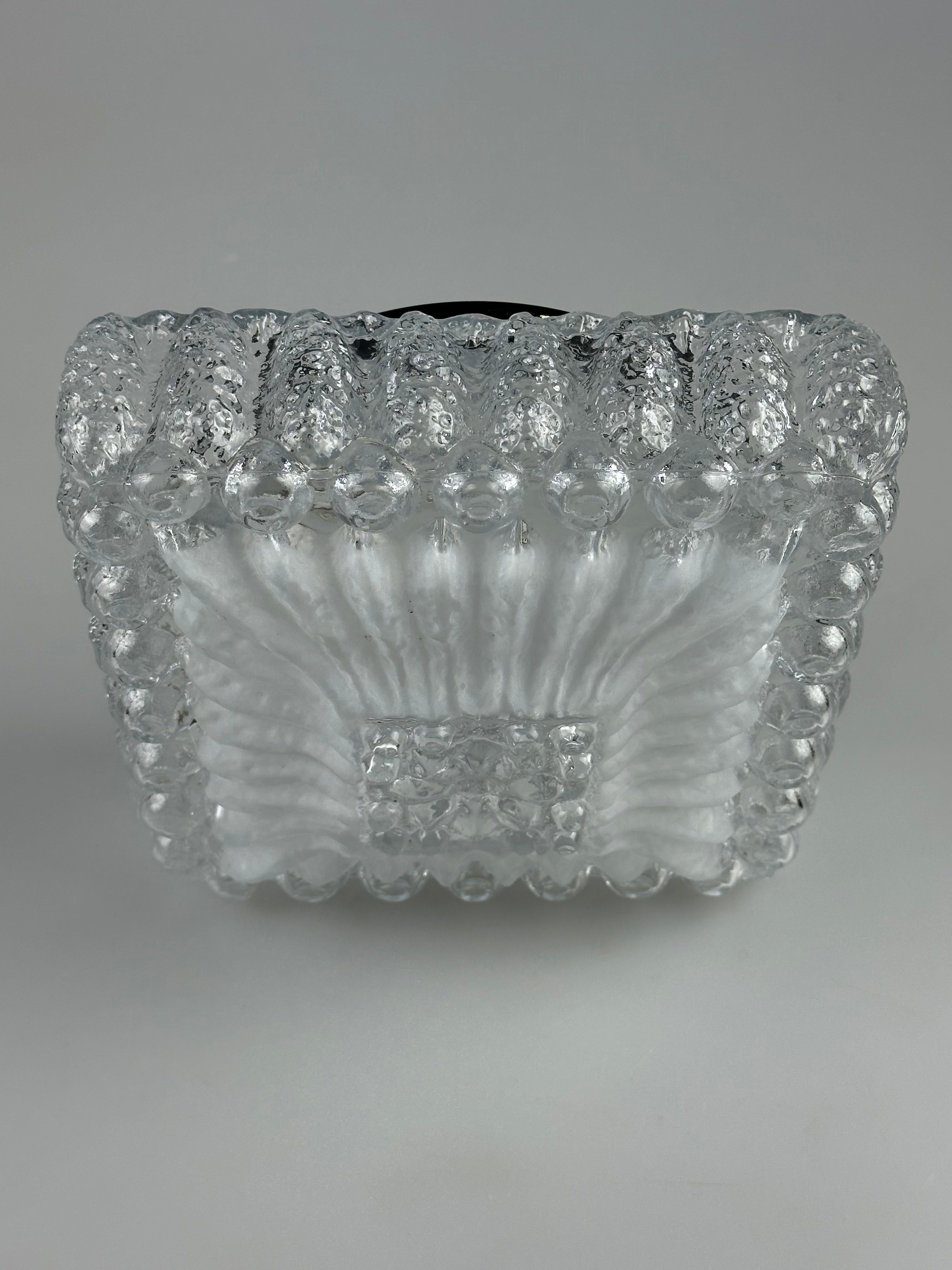 Lámpara de techo de los años 60 y 70 de diseño alemán, empotrada en cristal y metal Alemán en venta
