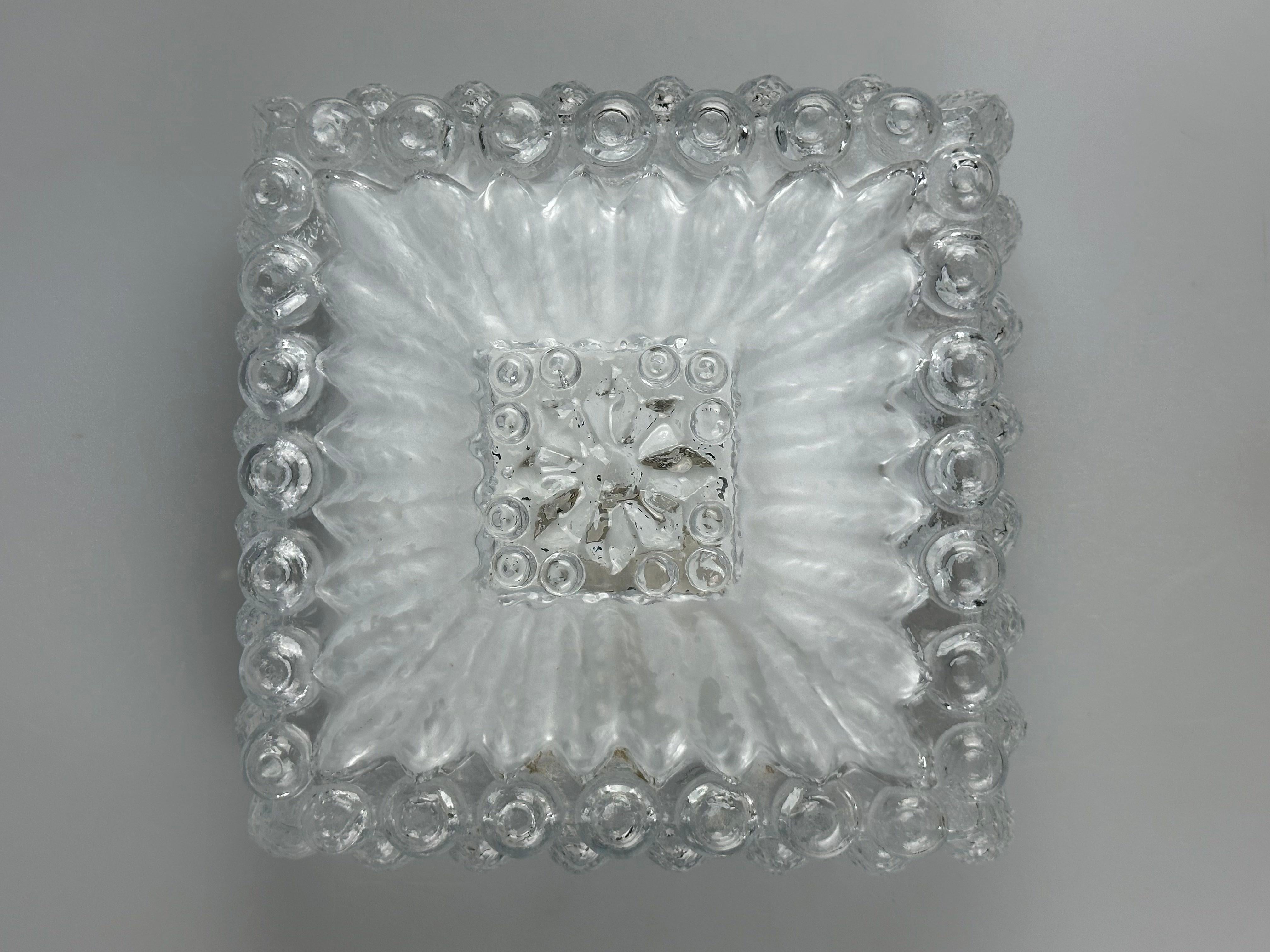 Lámpara de techo de los años 60 y 70 de diseño alemán, empotrada en cristal y metal en Bueno estado para la venta en Neuenkirchen, NI