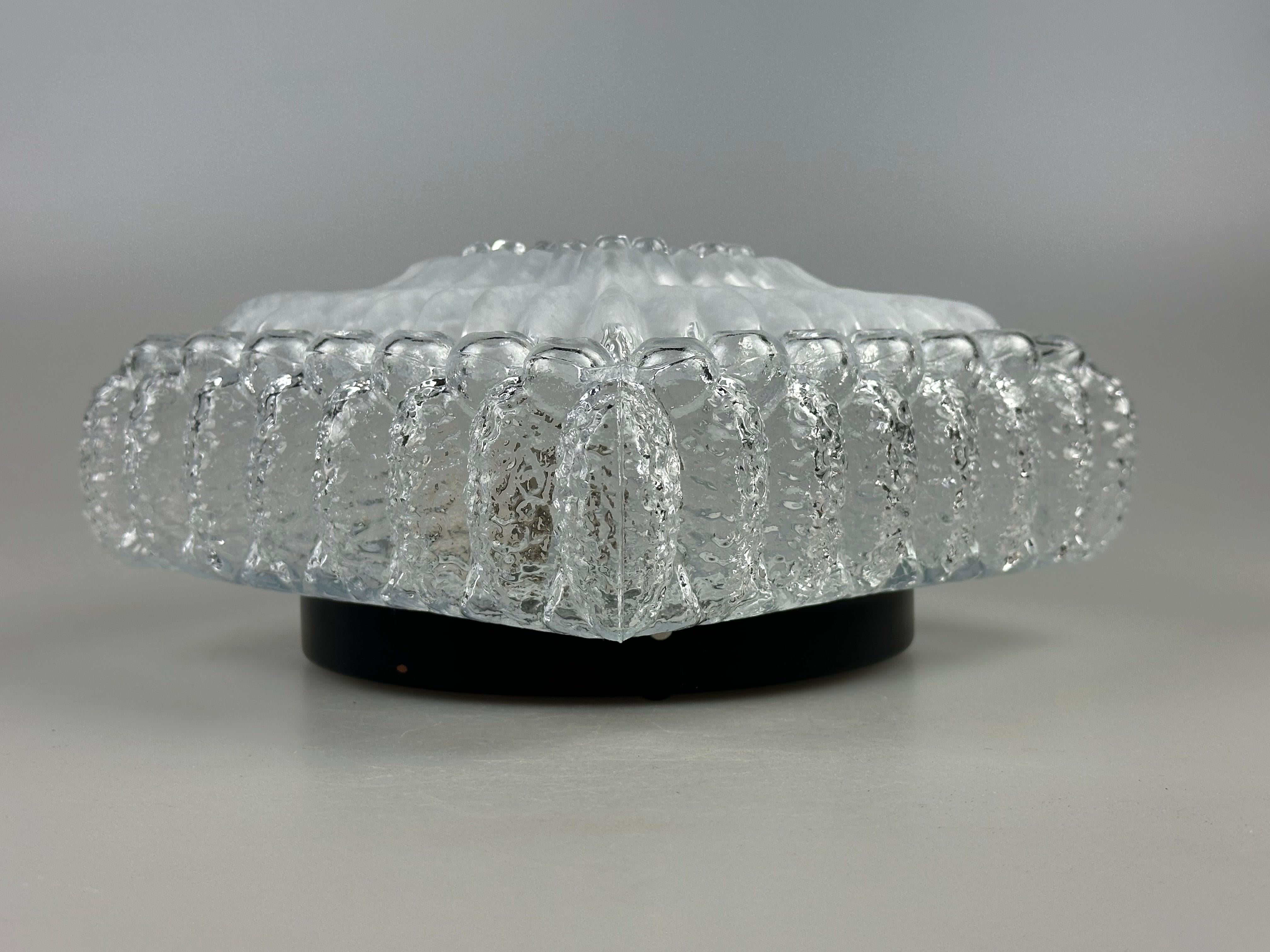 Lámpara de techo de los años 60 y 70 de diseño alemán, empotrada en cristal y metal en venta 2