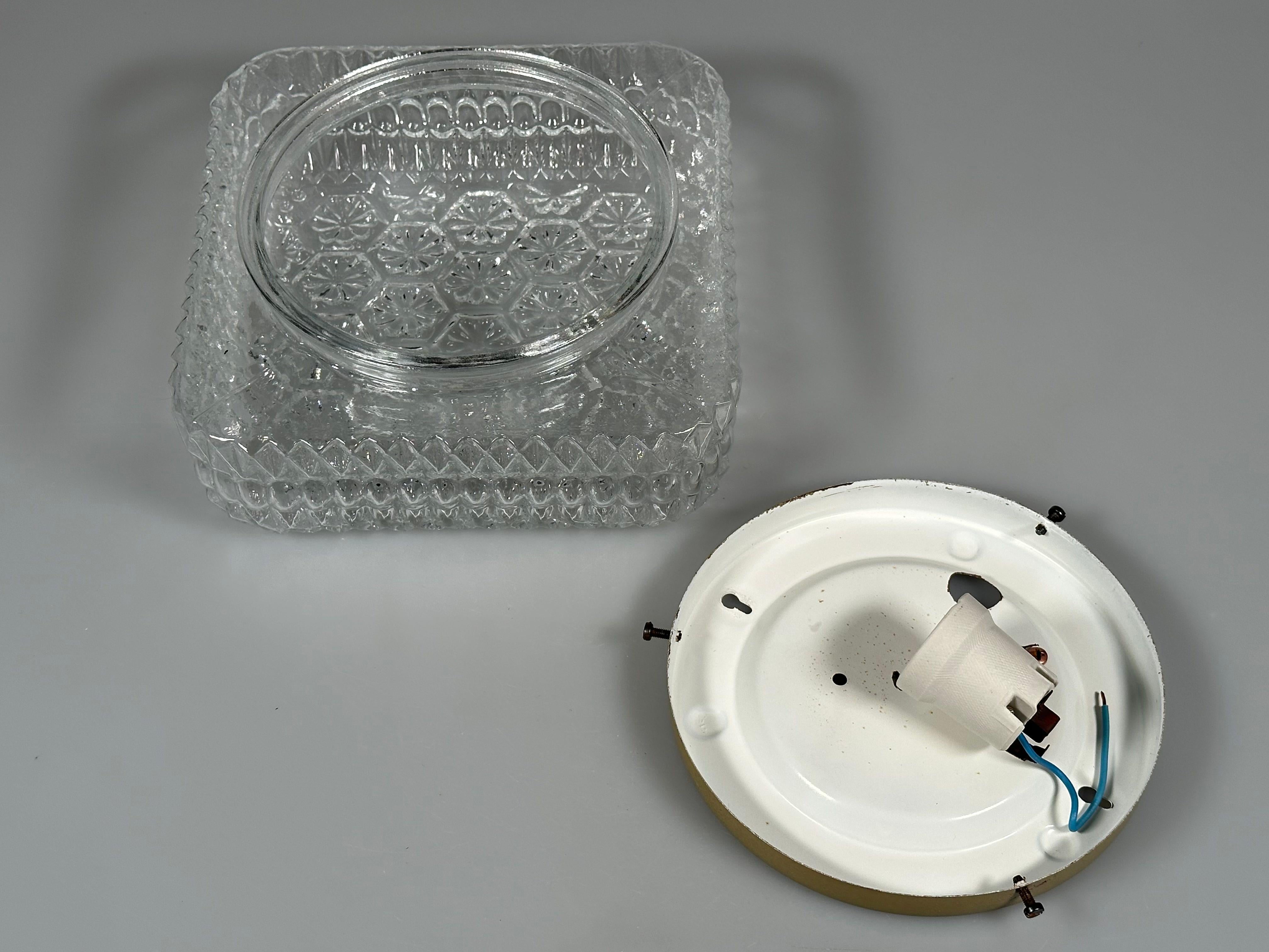 Lampada da soffitto degli anni '60 e '70 in vetro e metallo, Design A Space Ane in vendita 7