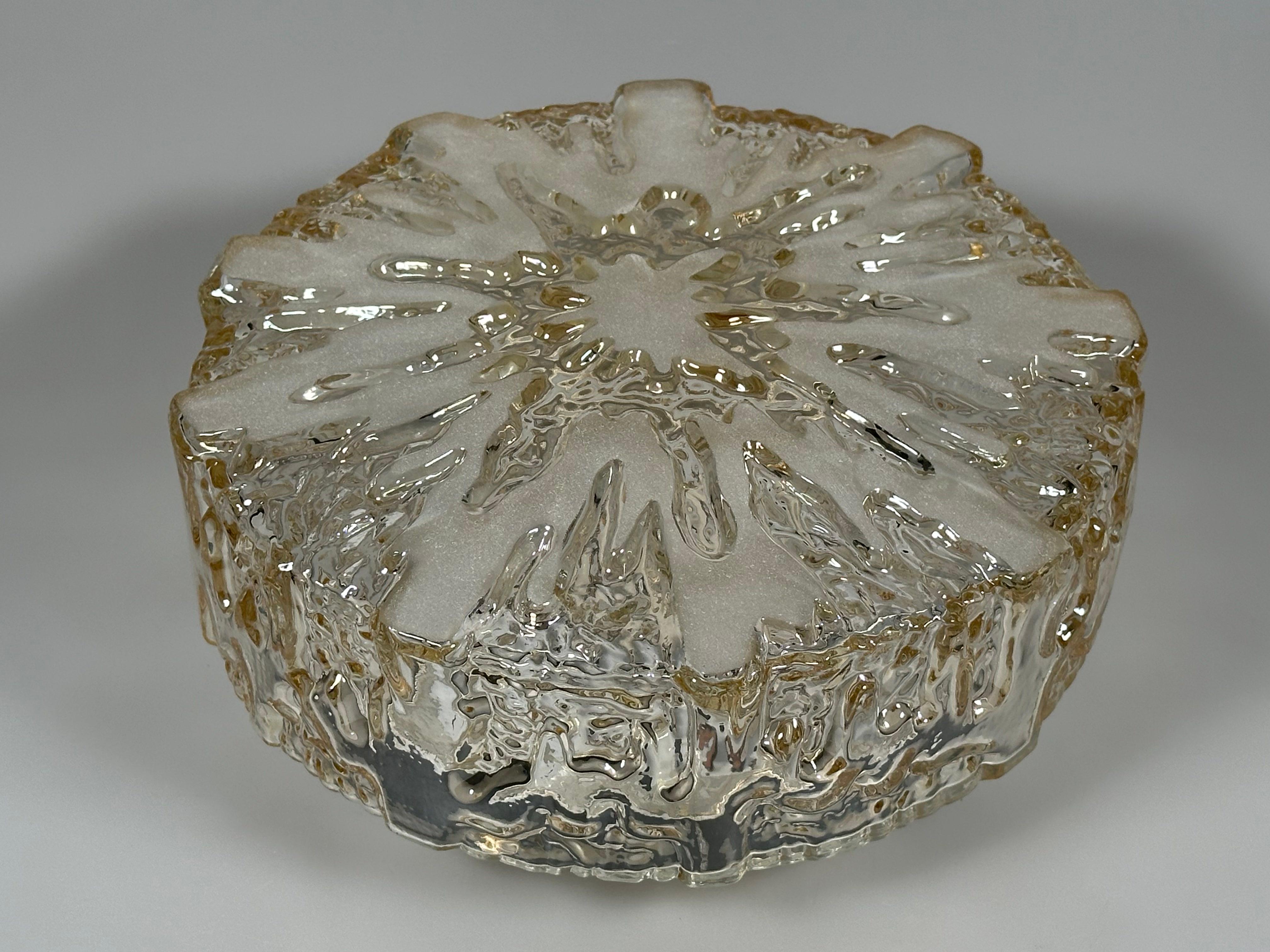 1960s/70s Ceiling Lamp, Flush Mount, Glass, Metal, Space Age Design

Item: Ceiling Lamp

Manufacturer: Unknown

Condition: Good

Age: Circa 1960-1970

Dimensions:

Diameter = 25 cm
Height = 10.5 cm

Other Notes:

E27 socket

The pictures are part of