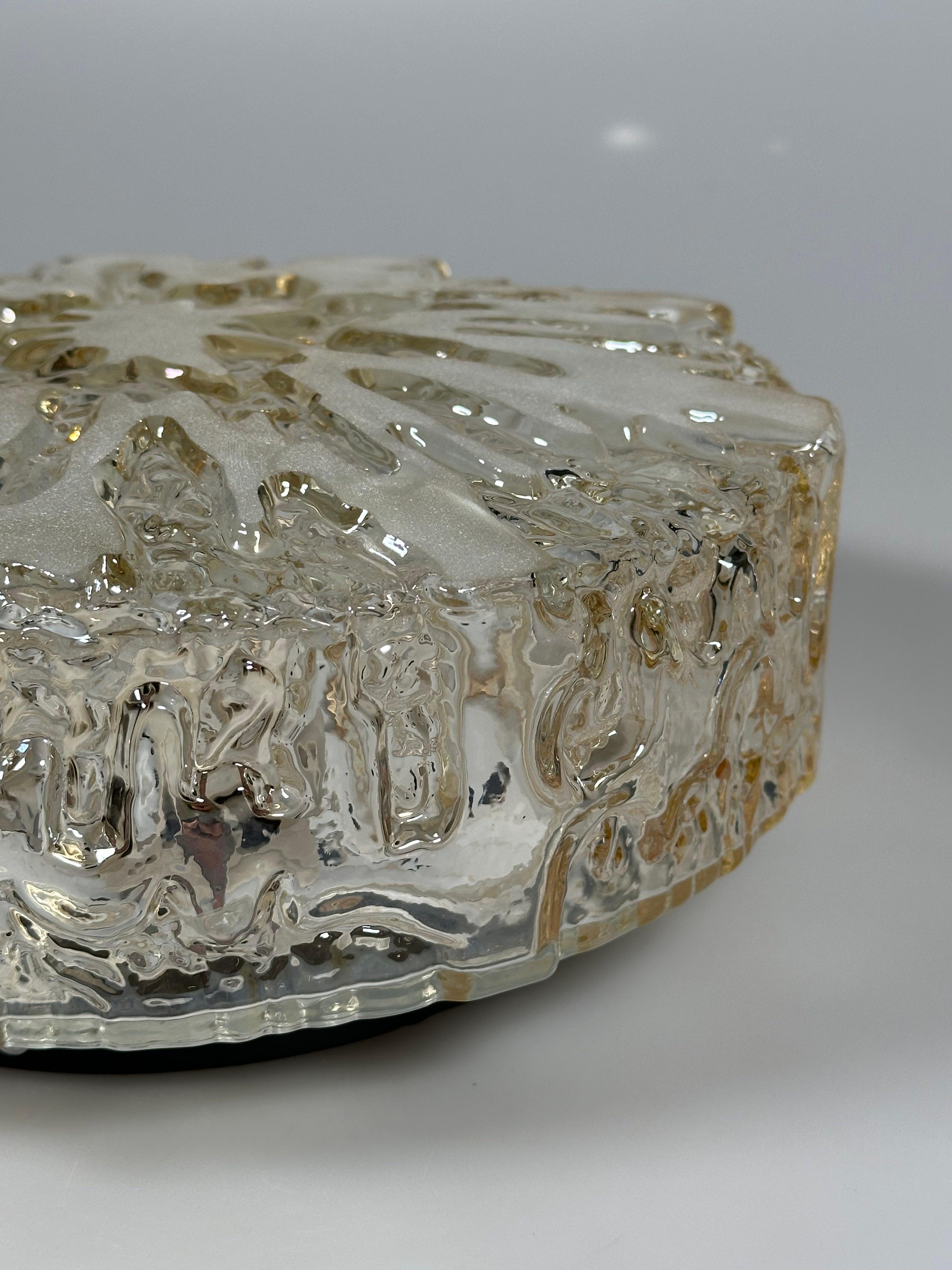 1960s 1970s Ceiling Lamp Flush Mount in Glass & Metal Space Age Design For Sale 2