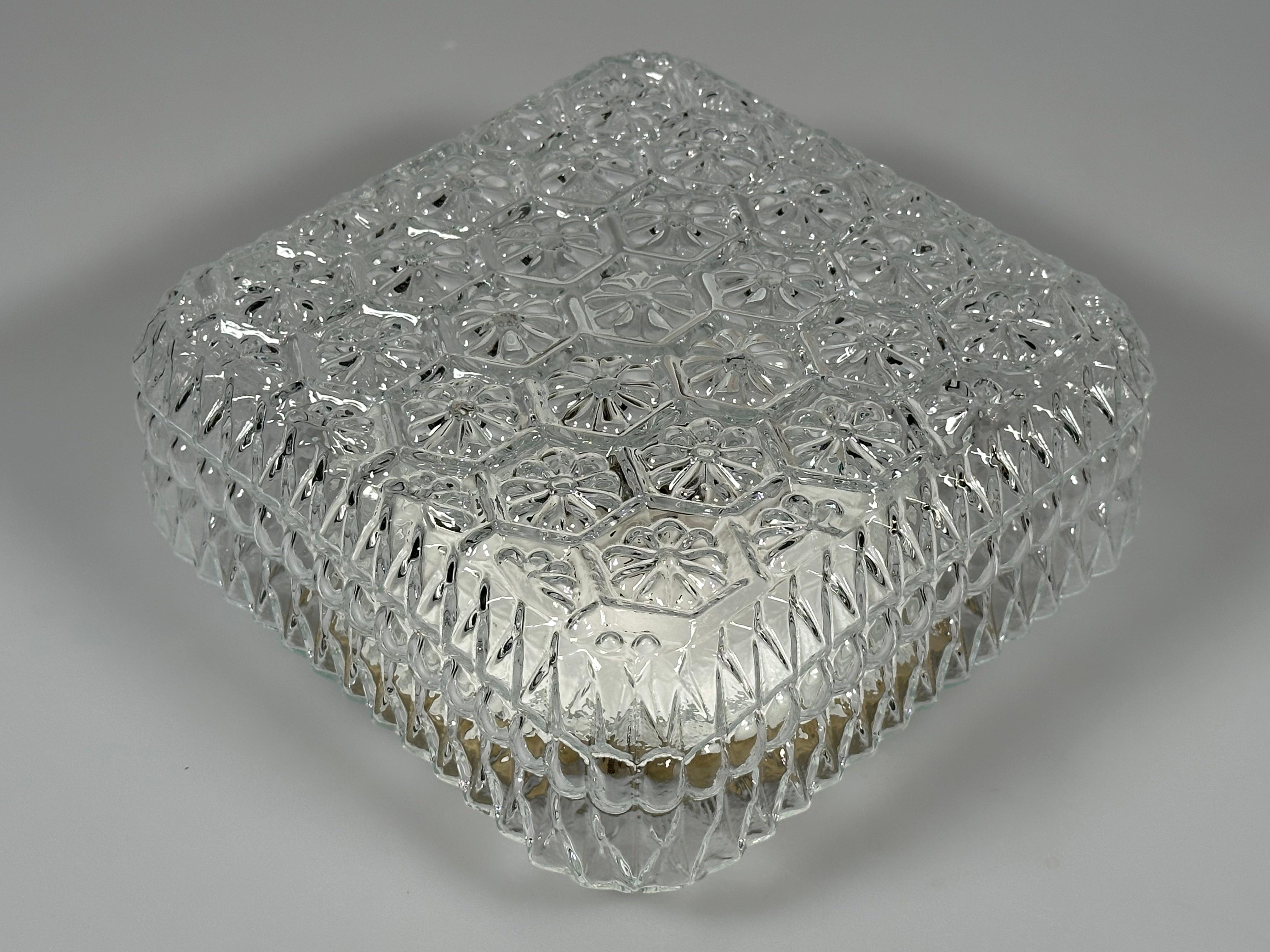 Lampada da soffitto degli anni '60 e '70 in vetro e metallo, Design A Space Ane in vendita 3