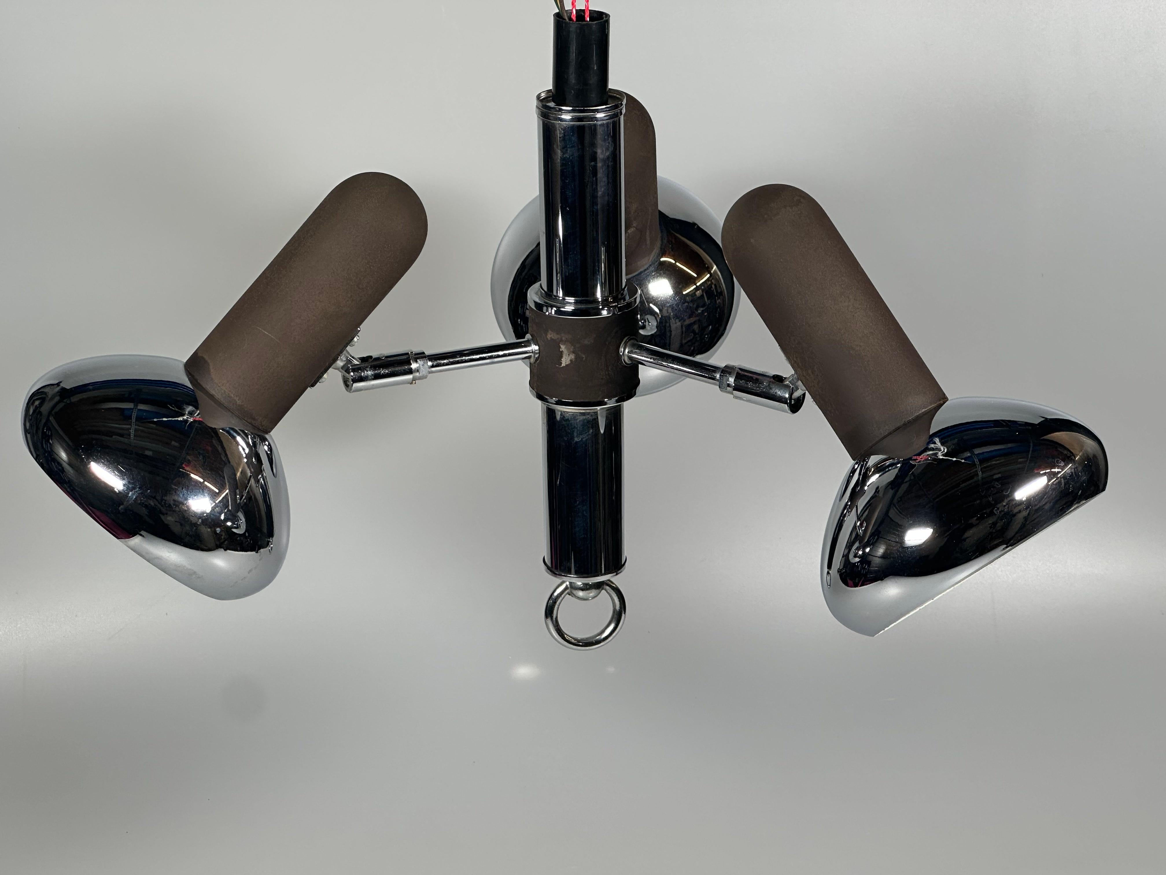 Lampada da soffitto/Spotlight anni '60/'70, 3 luci, metallo, stile A Space Age

Articolo: Lampada da soffitto

Produttore: Sconosciuto

Condizioni: Buono

Età: circa 1960-1970

Dimensioni:

Diametro = 40 cm
Altezza = 32 cm

Materiale: Metallo

Altre