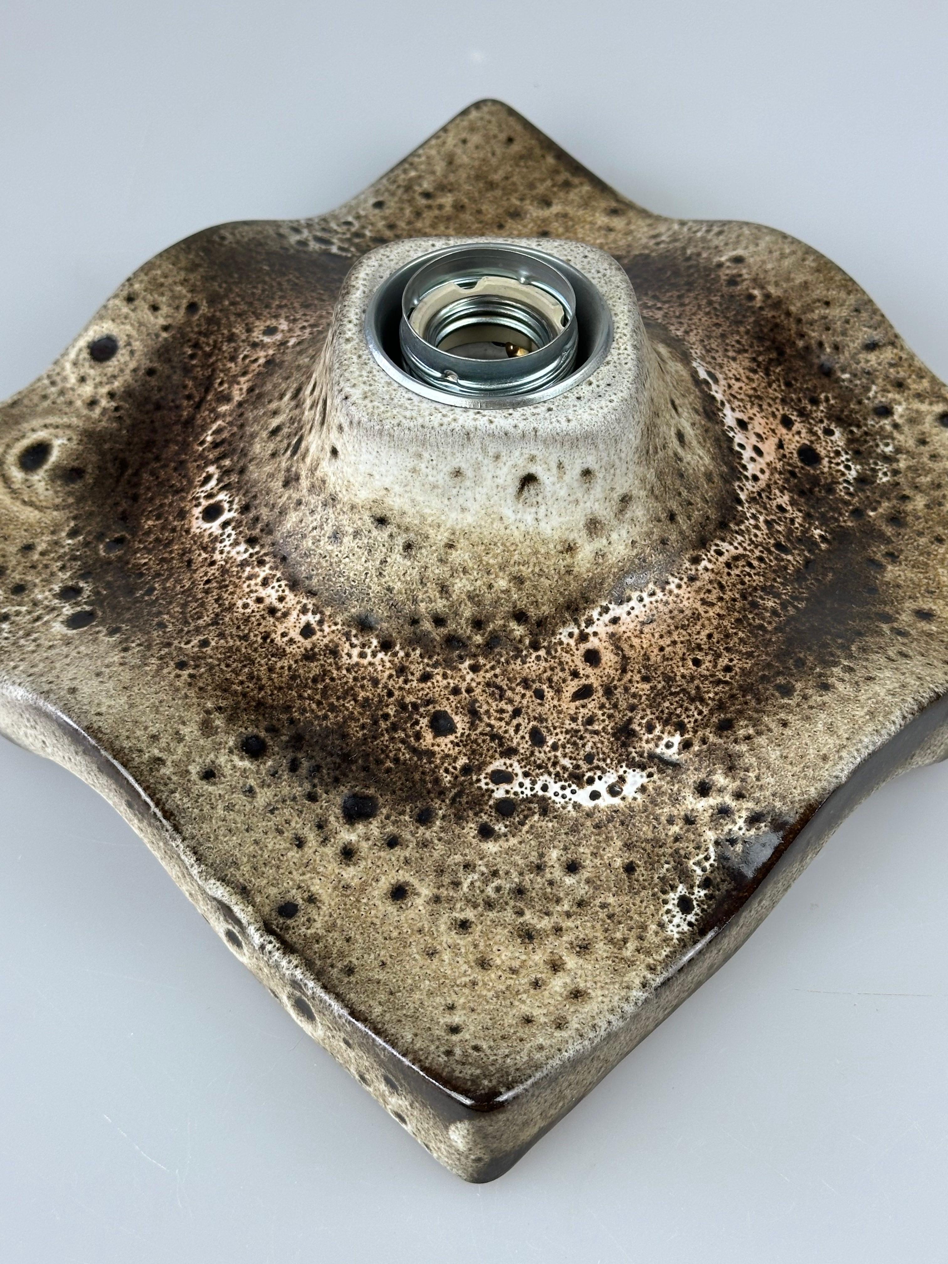 1960s/1970s Ceramic Wall Lamp, Mid-Century Wall Sconce, Space Age Design en vente 1