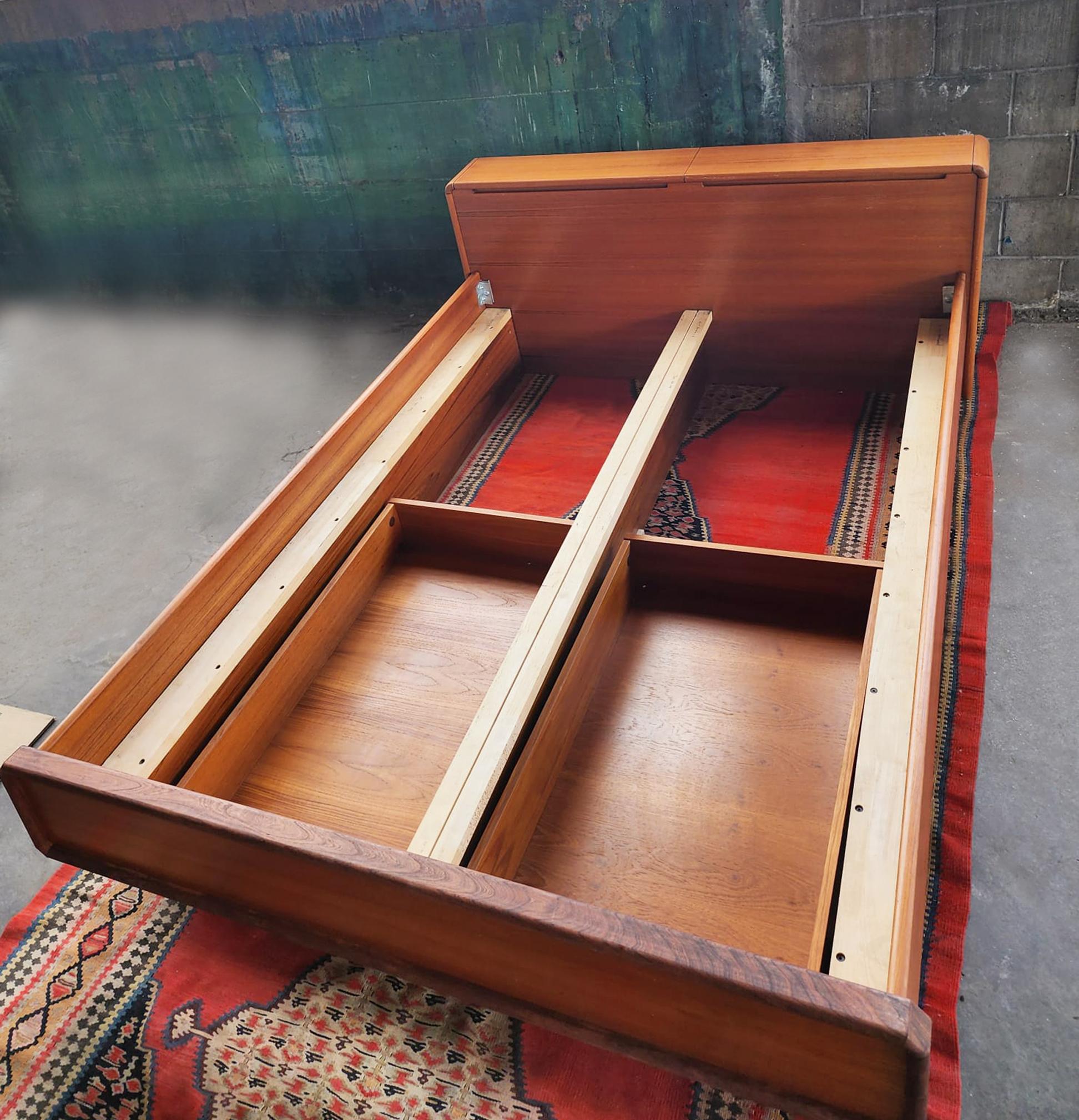 60s 70s Danish Modern Mid Century Teak Queen Bed w/ Excnt Storage + End Table In Good Condition For Sale In Madison, WI