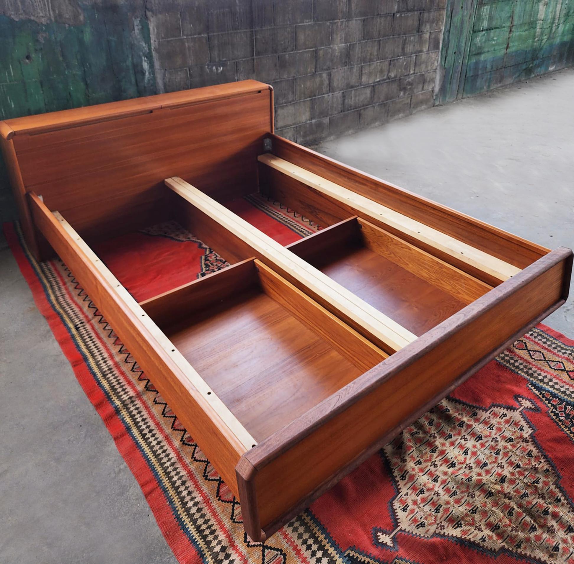 Late 20th Century 60s 70s Danish Modern Mid Century Teak Queen Bed w/ Excnt Storage + End Table For Sale
