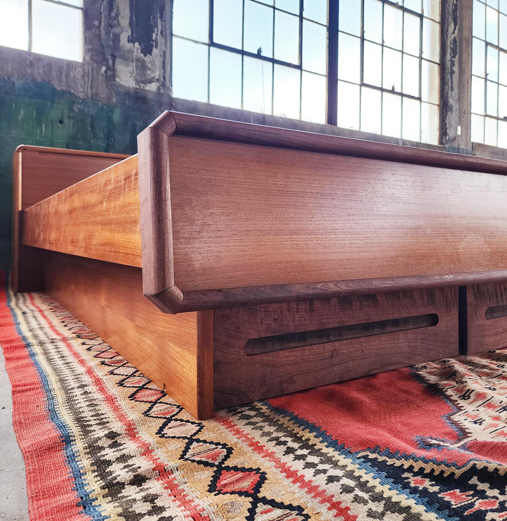 60s 70s Danish Modern Mid Century Teak Queen Bed w/ Excnt Storage + End Table For Sale 1