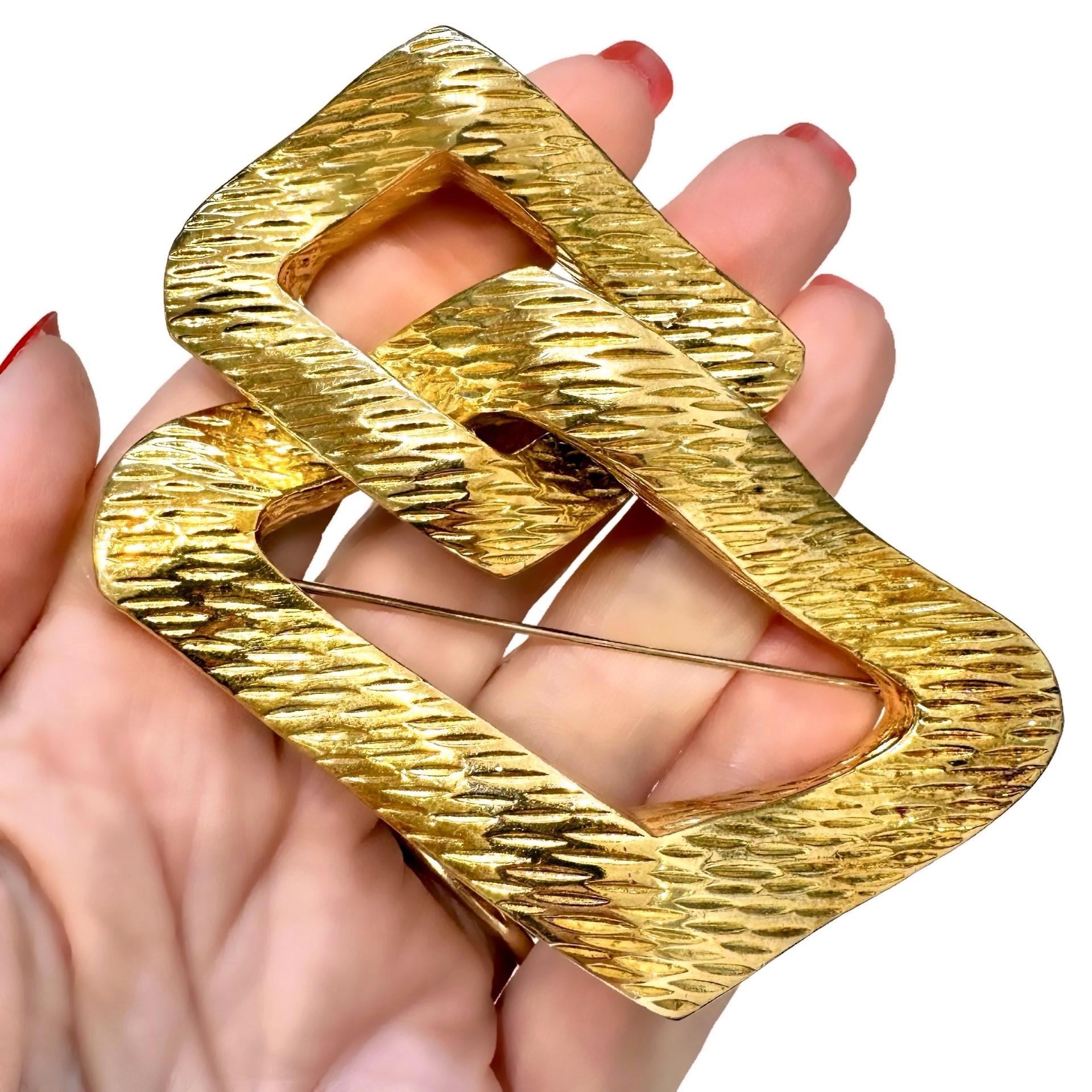 1960s-1970s French Bark Finish Gold Pendant Brooch by Wander 3 1/2 Inches Long  For Sale 5