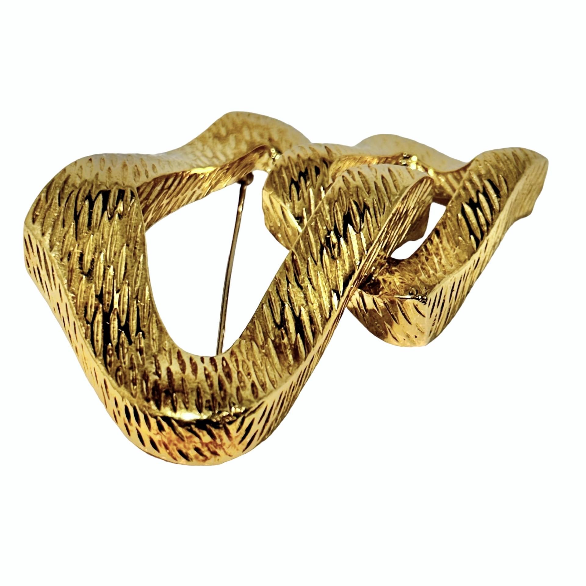 Women's 1960s-1970s French Bark Finish Gold Pendant Brooch by Wander 3 1/2 Inches Long  For Sale