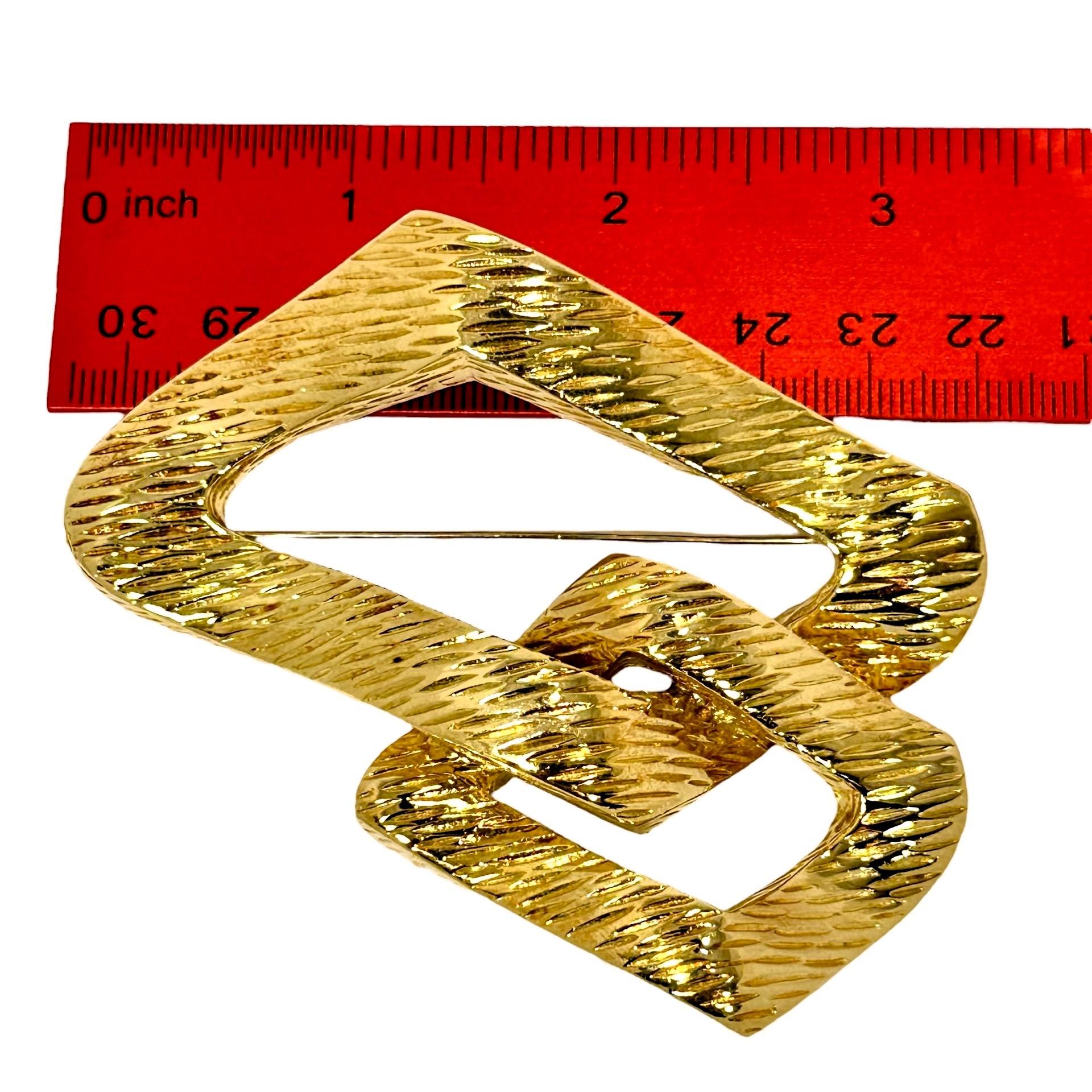 1960s-1970s French Bark Finish Gold Pendant Brooch by Wander 3 1/2 Inches Long  For Sale 3