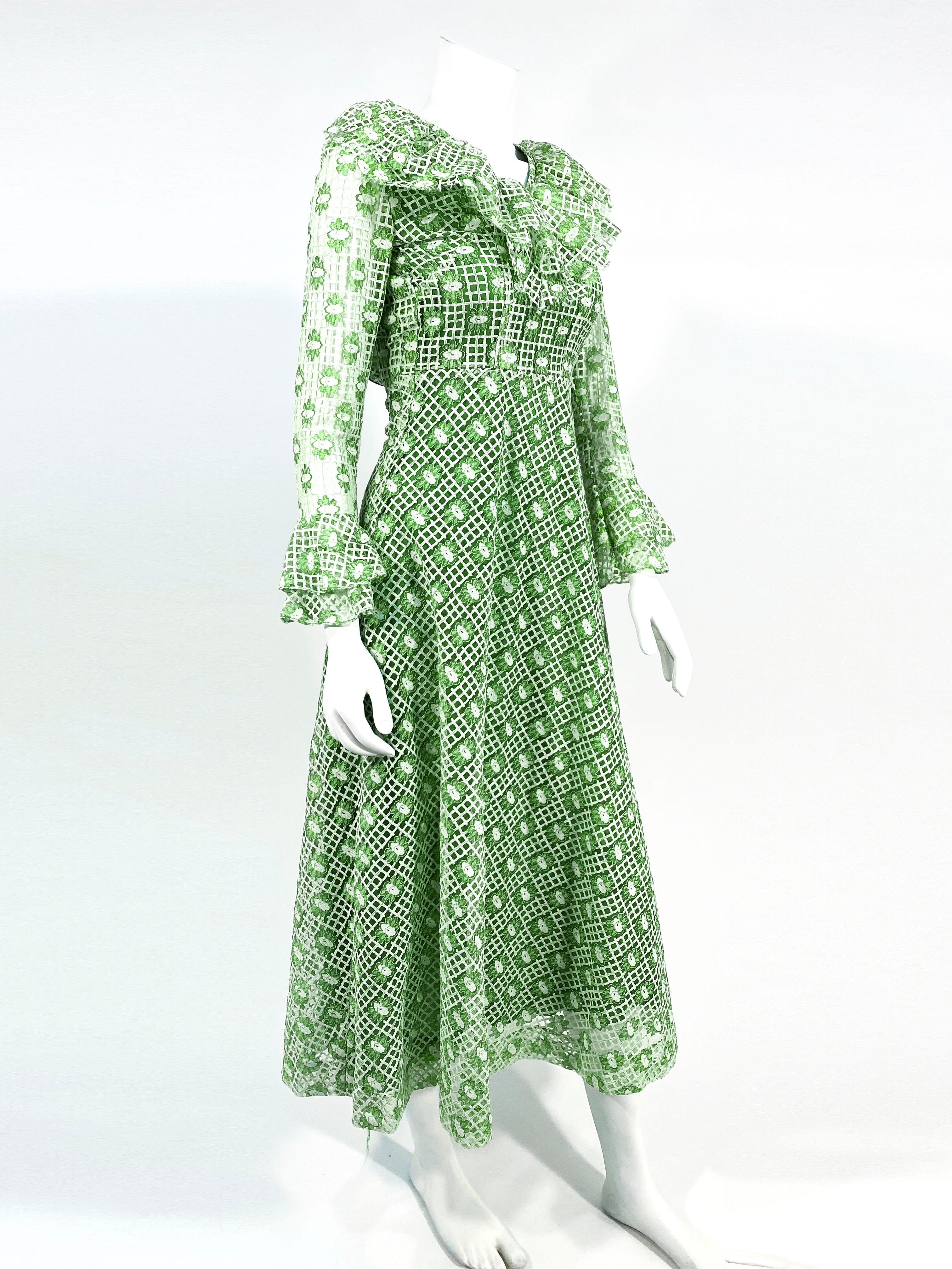 1960s/1970s I. Magnin Green Lace and Mesh Dress In Good Condition For Sale In San Francisco, CA
