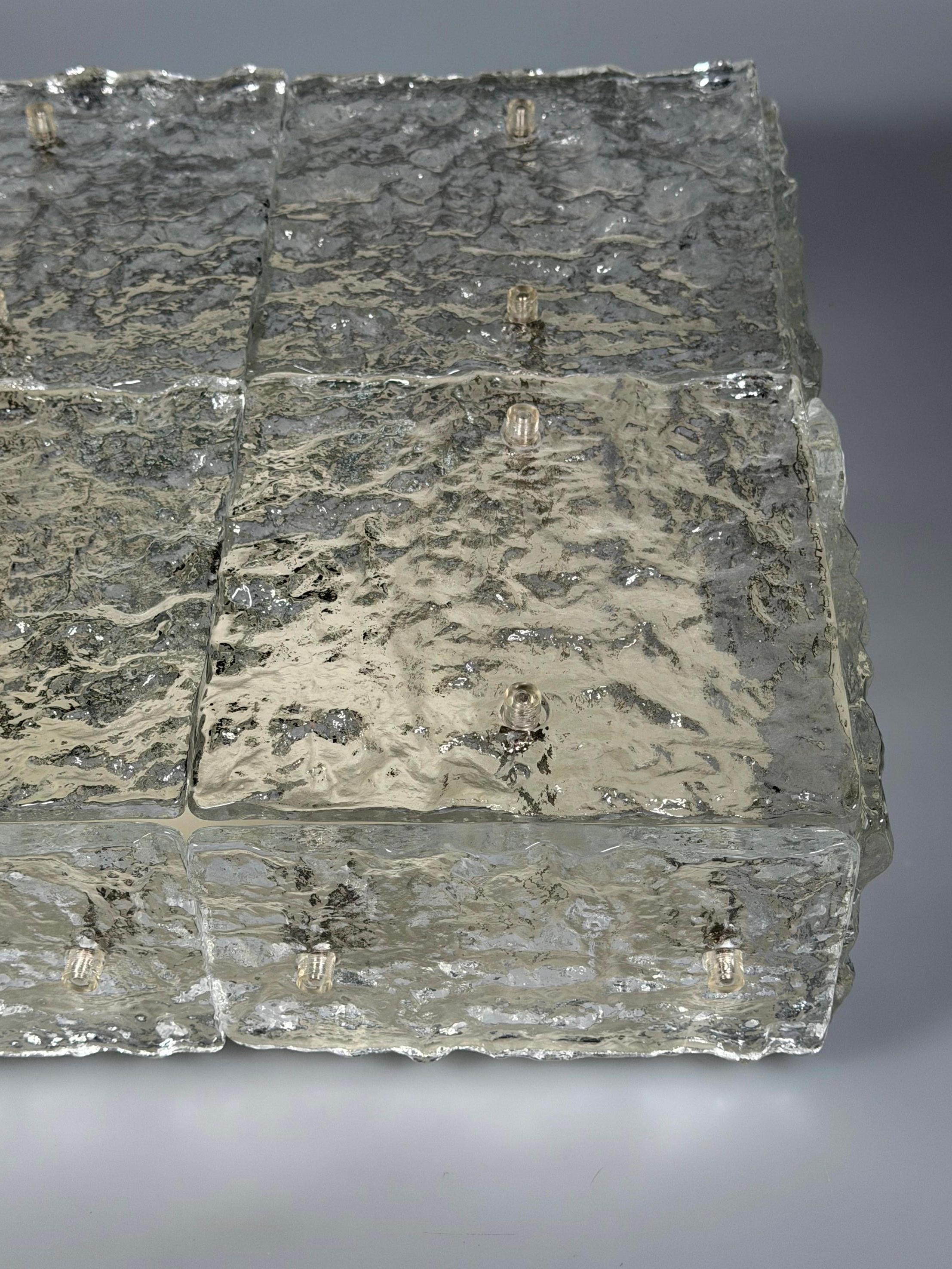 Plafonera de cristal de hielo de los años 60 de la década de 1970 de Kalmar Franken KG Austria mediados del siglo XX en venta