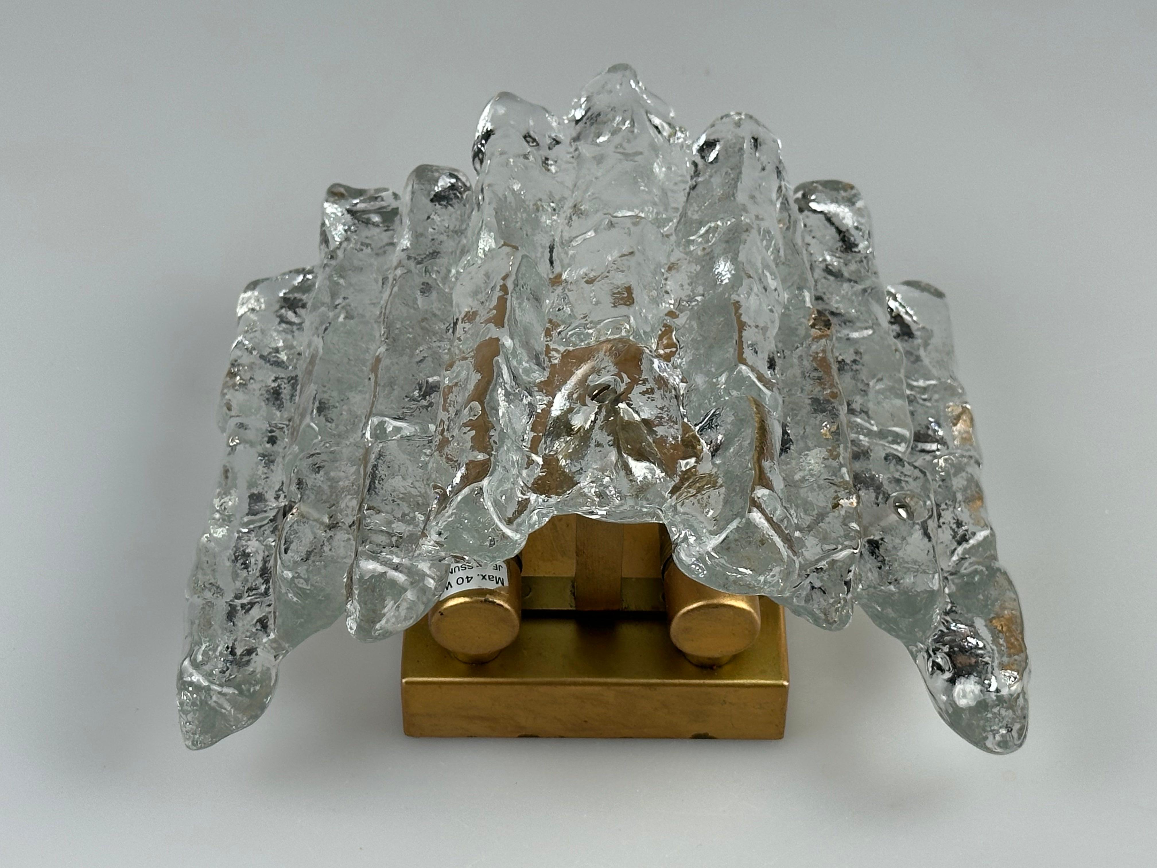 1960er 1970er Eisglas-Wandleuchte von J.T. Kalmar, Österreich Design im Angebot 4