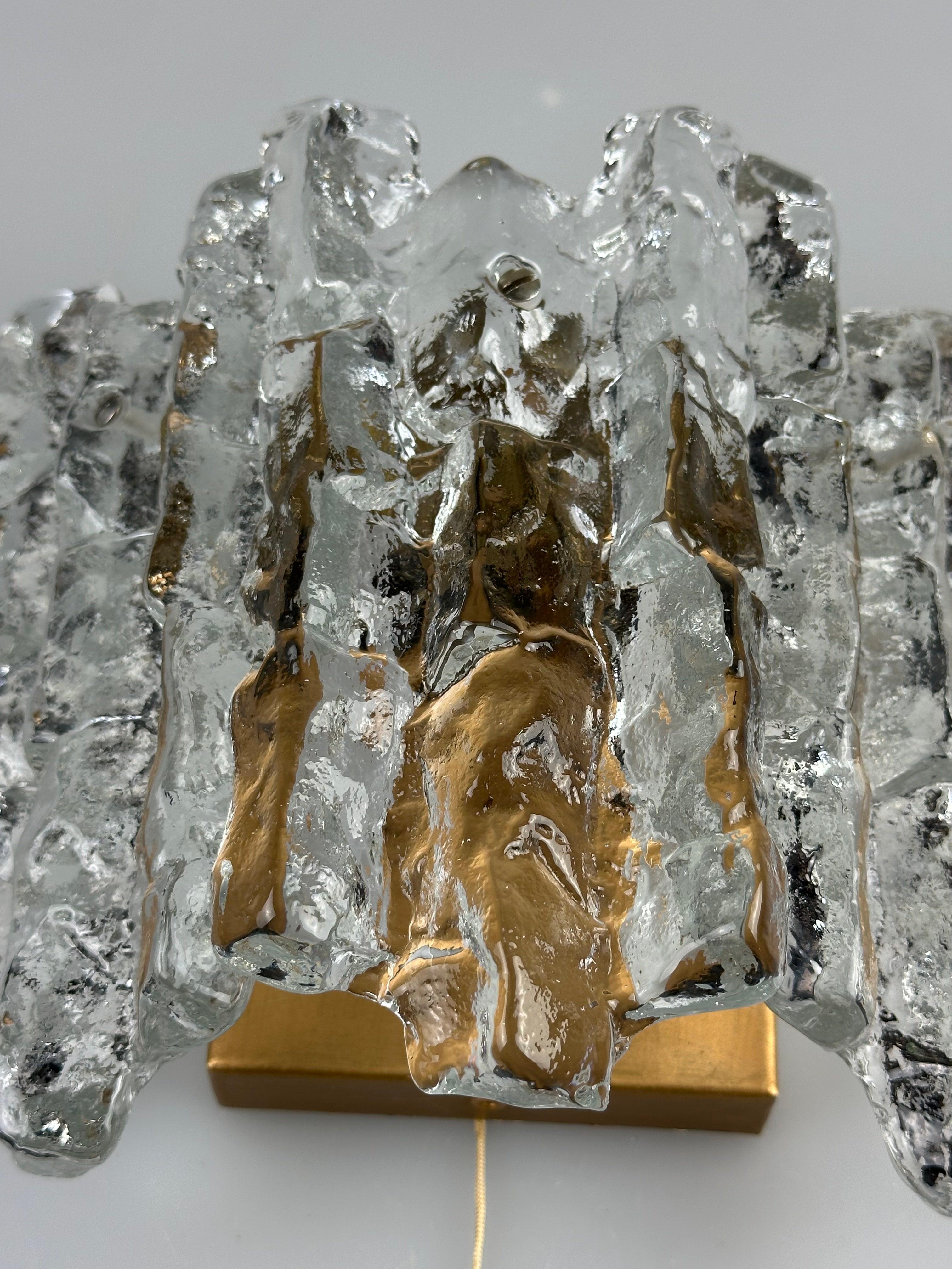 1960er 1970er Eisglas-Wandleuchte von J.T. Kalmar, Österreich Design im Zustand „Gut“ im Angebot in Neuenkirchen, NI