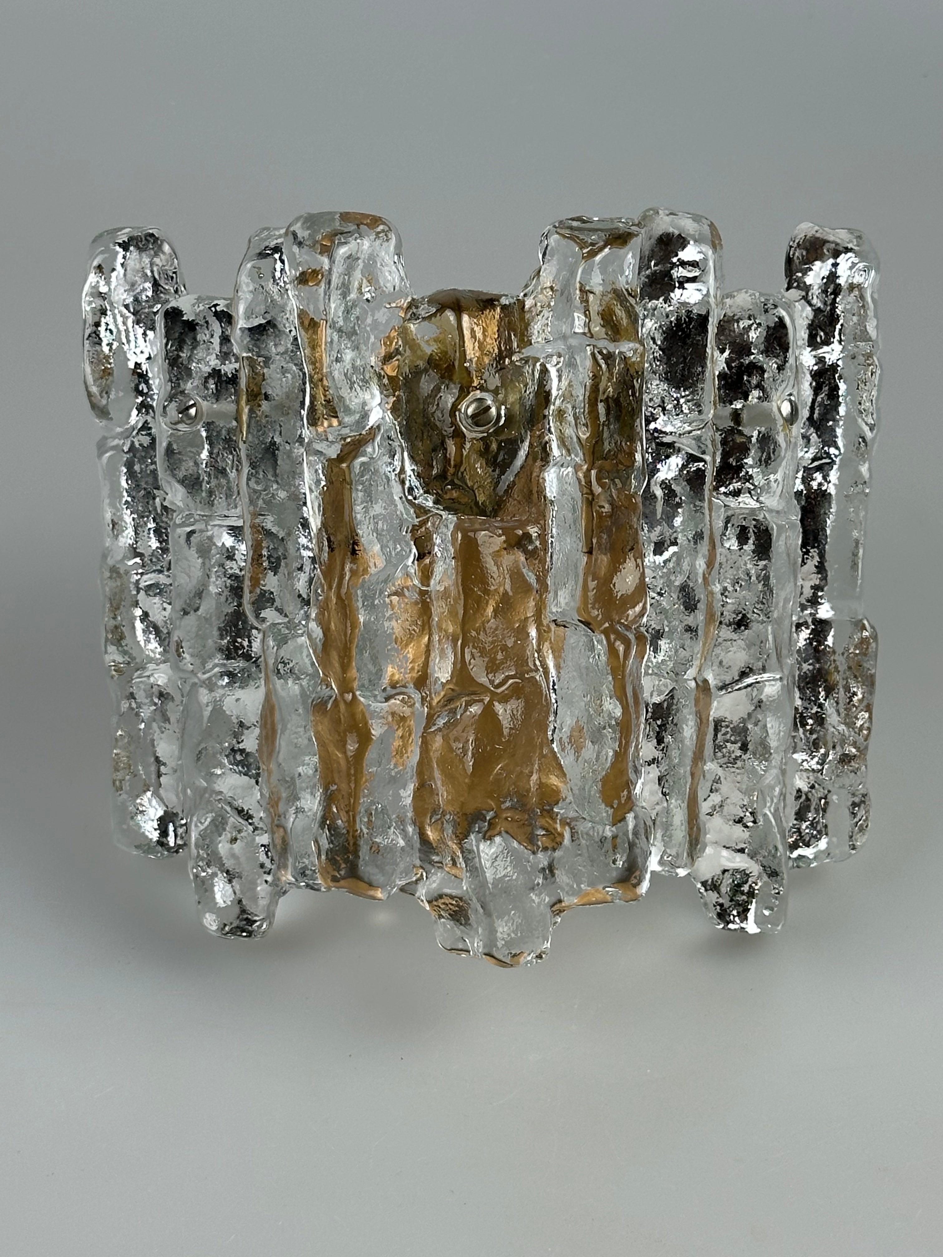 1960er 1970er Eisglas-Wandleuchte von J.T. Kalmar, Österreich Design im Angebot 2