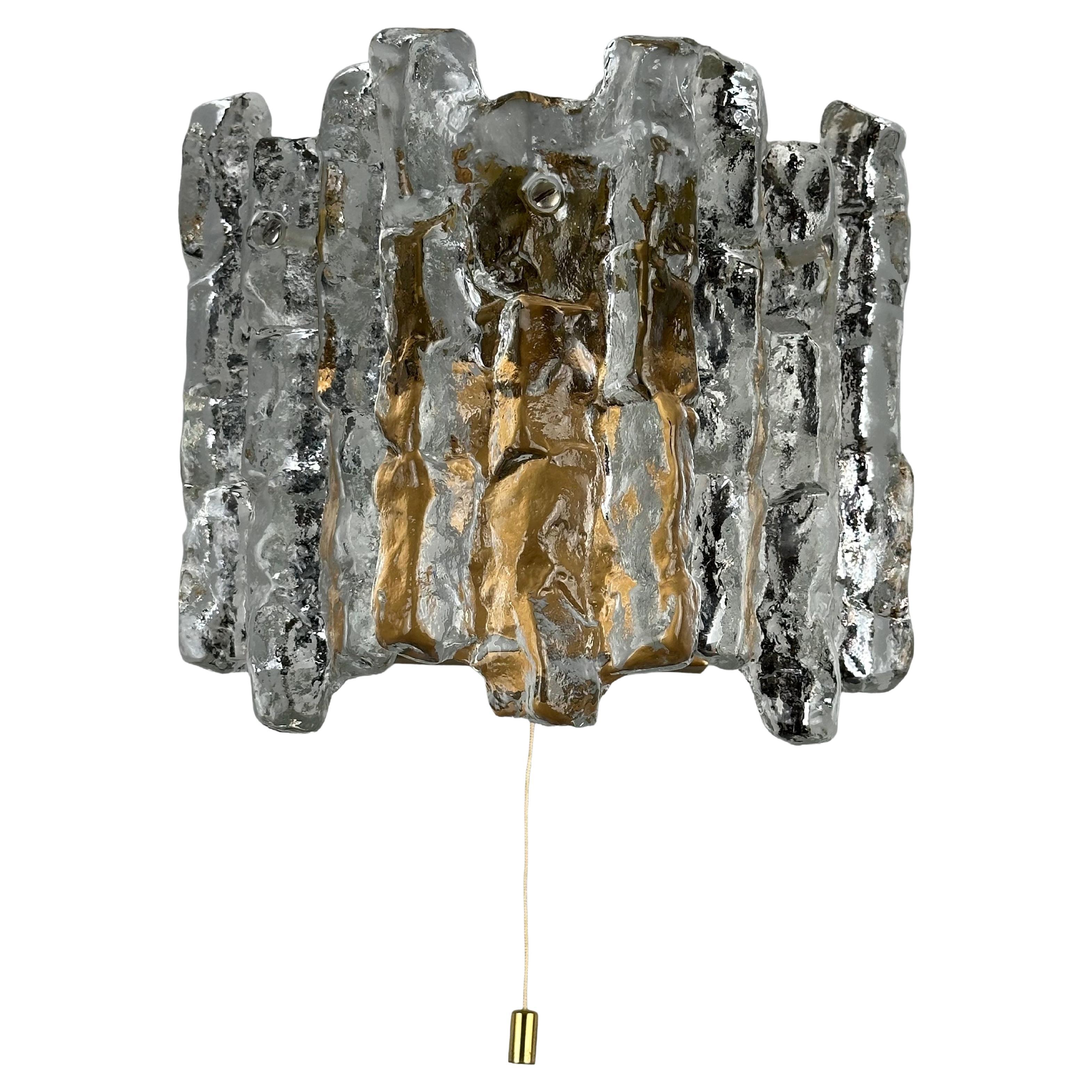 1960er 1970er Eisglas-Wandleuchte von J.T. Kalmar, Österreich Design im Angebot