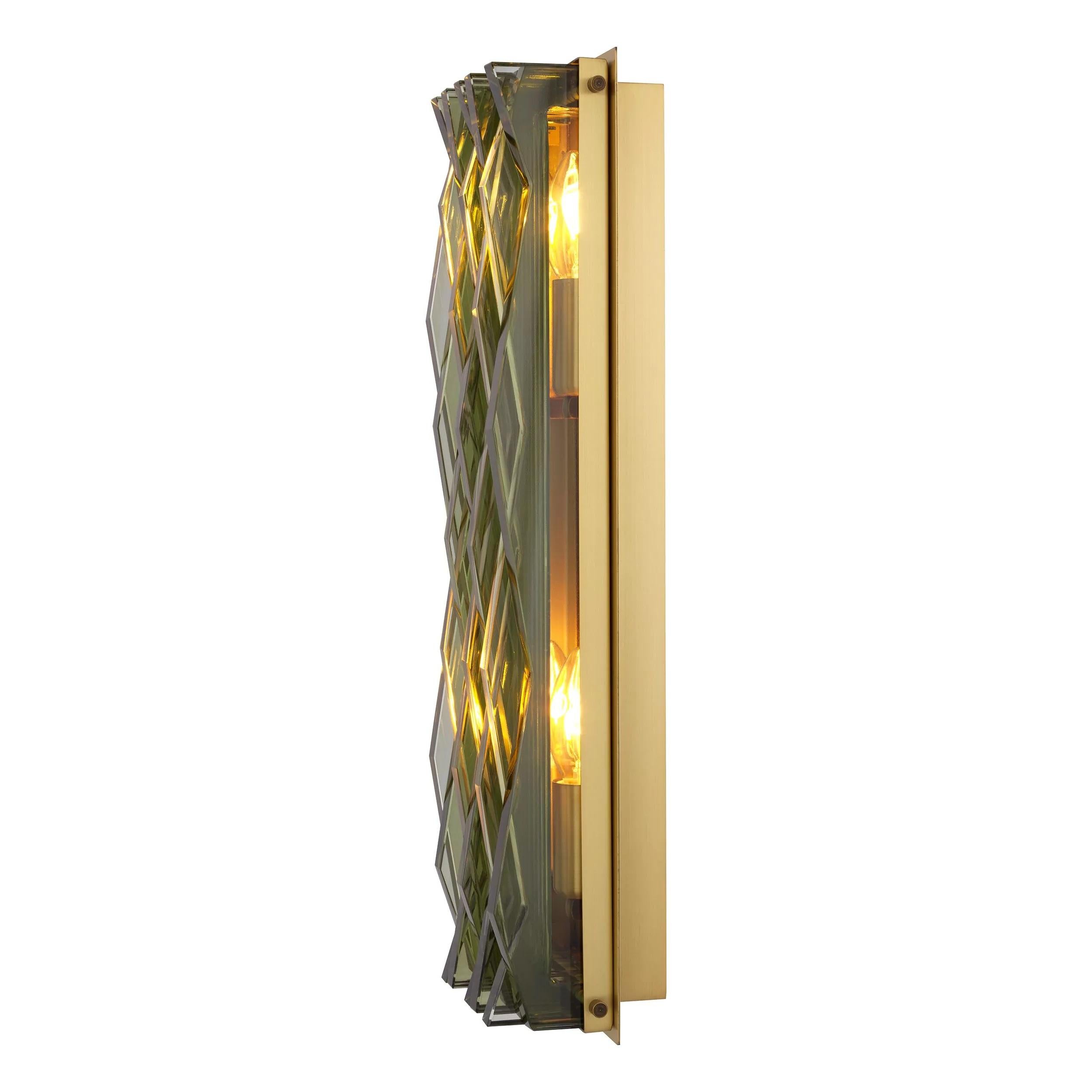 Italian design and Brutalist style large wall light composed of a brass metal base with 11 geometric and graphic glass slices. 4 E14 lightbulbs are required