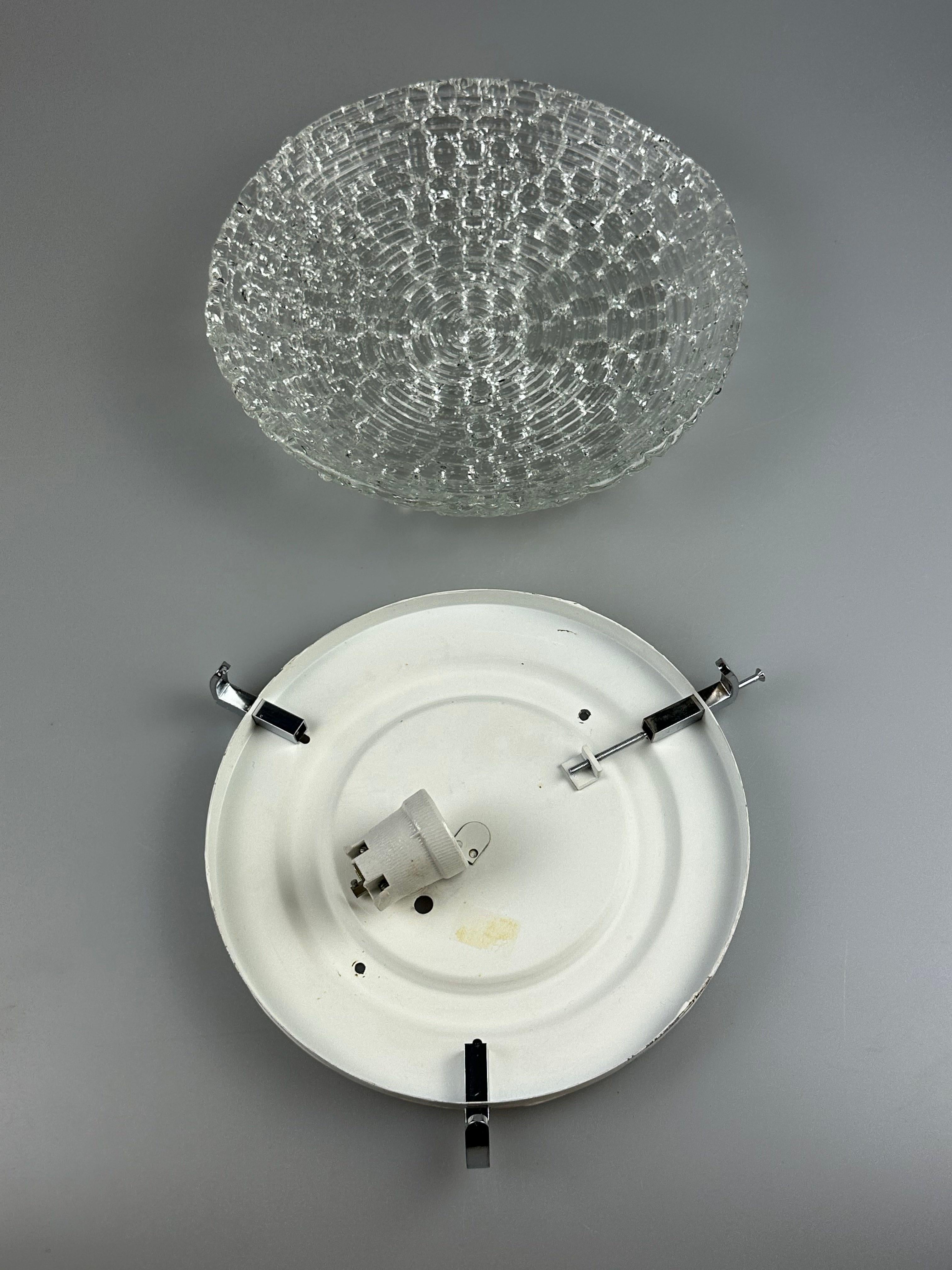 1960s 1970s Lámpara Luz Techo Flush Mount Cristal Hielo Diseño Space Age en venta 10