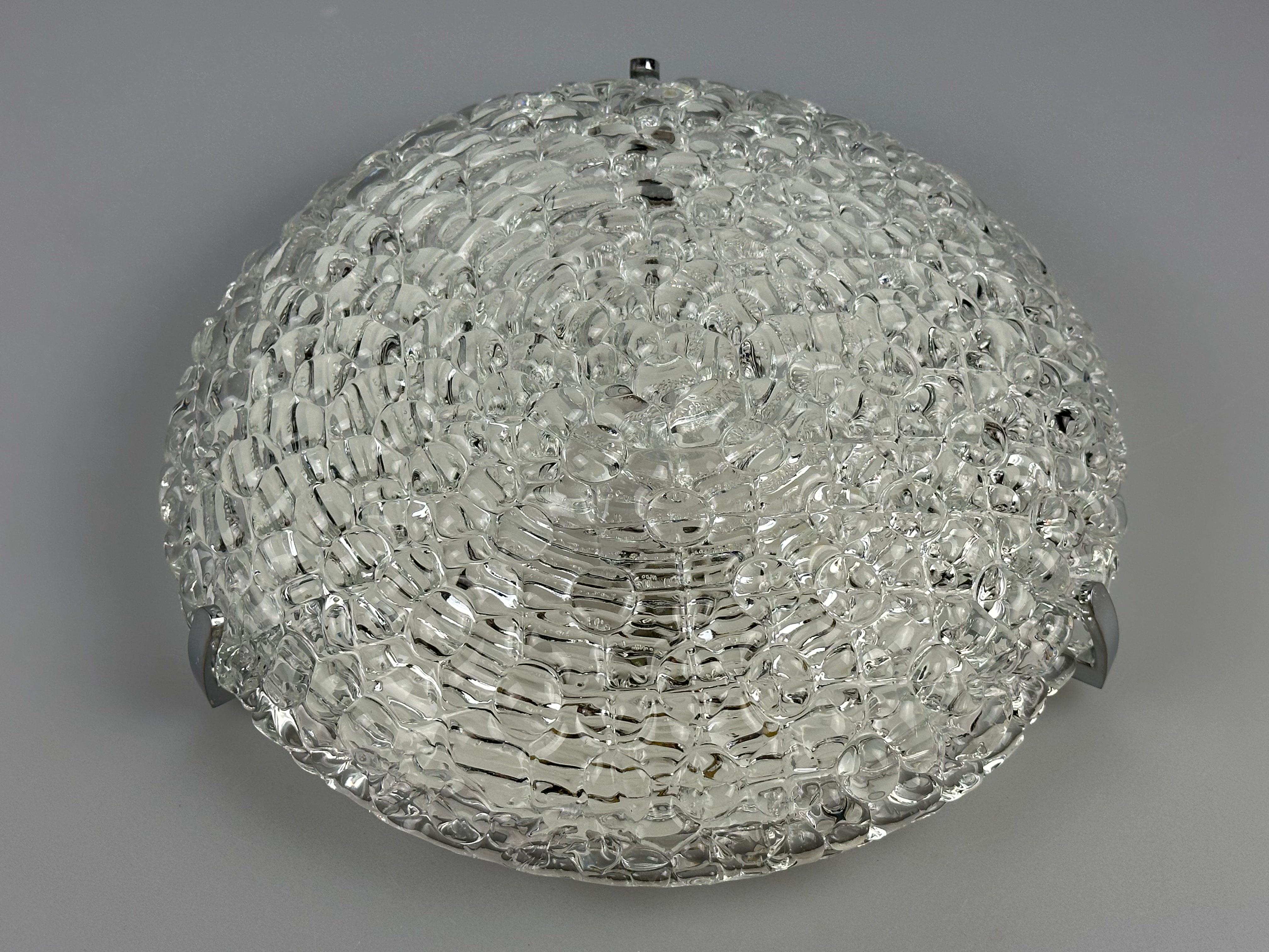 1960s 1970s Lámpara Luz Techo Flush Mount Cristal Hielo Diseño Space Age

Objetos: Techo

Fabricante: Desconocido

Estado: Bueno

Edad: Aprox. 1960-1970

Dimensiones:

Diámetro = 30 cm
Altura = 7.5 cm

Otras notas:

Toma E-27

Las fotos forman parte