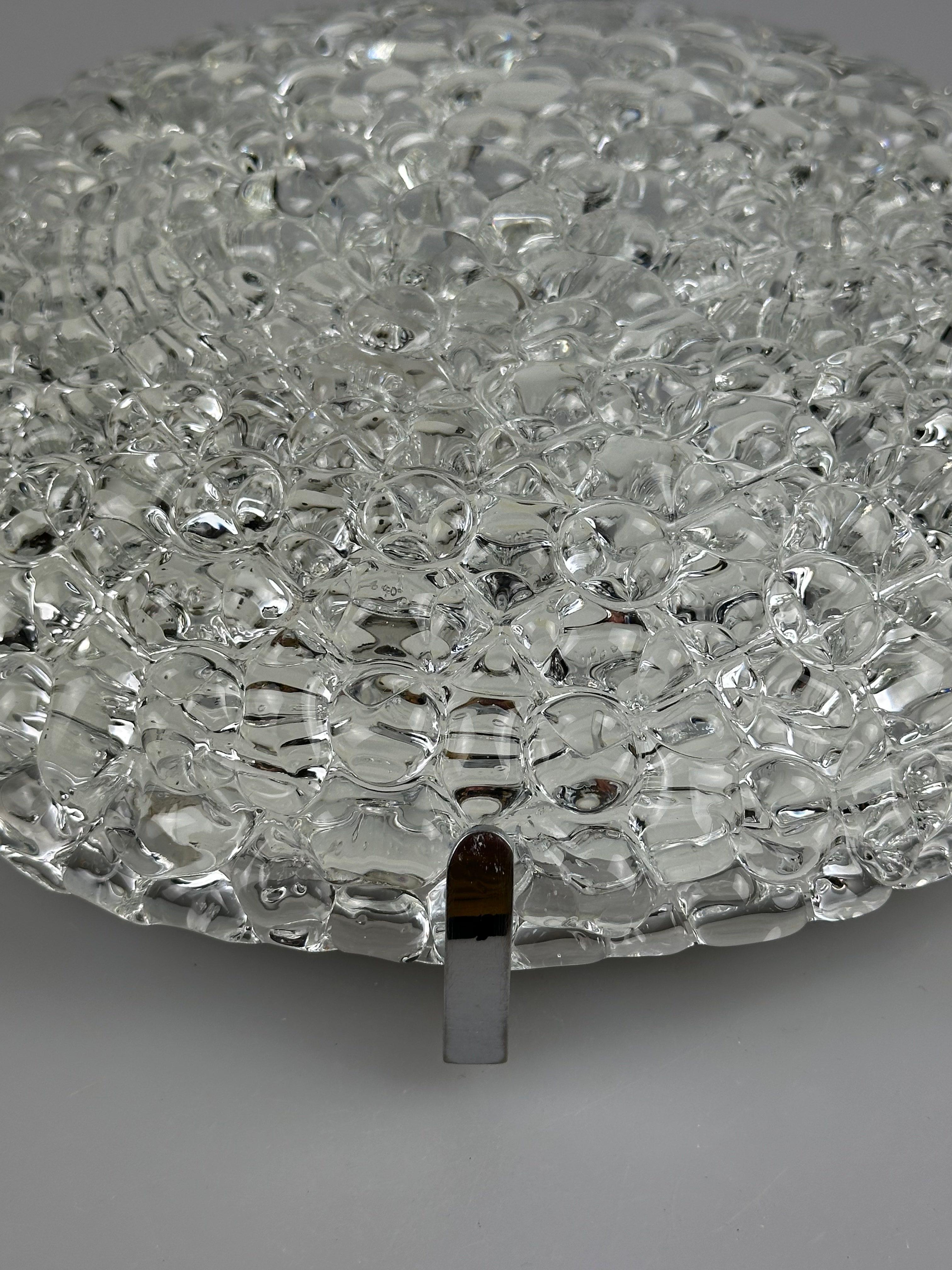 1960s 1970s Lámpara Luz Techo Flush Mount Cristal Hielo Diseño Space Age en venta 1