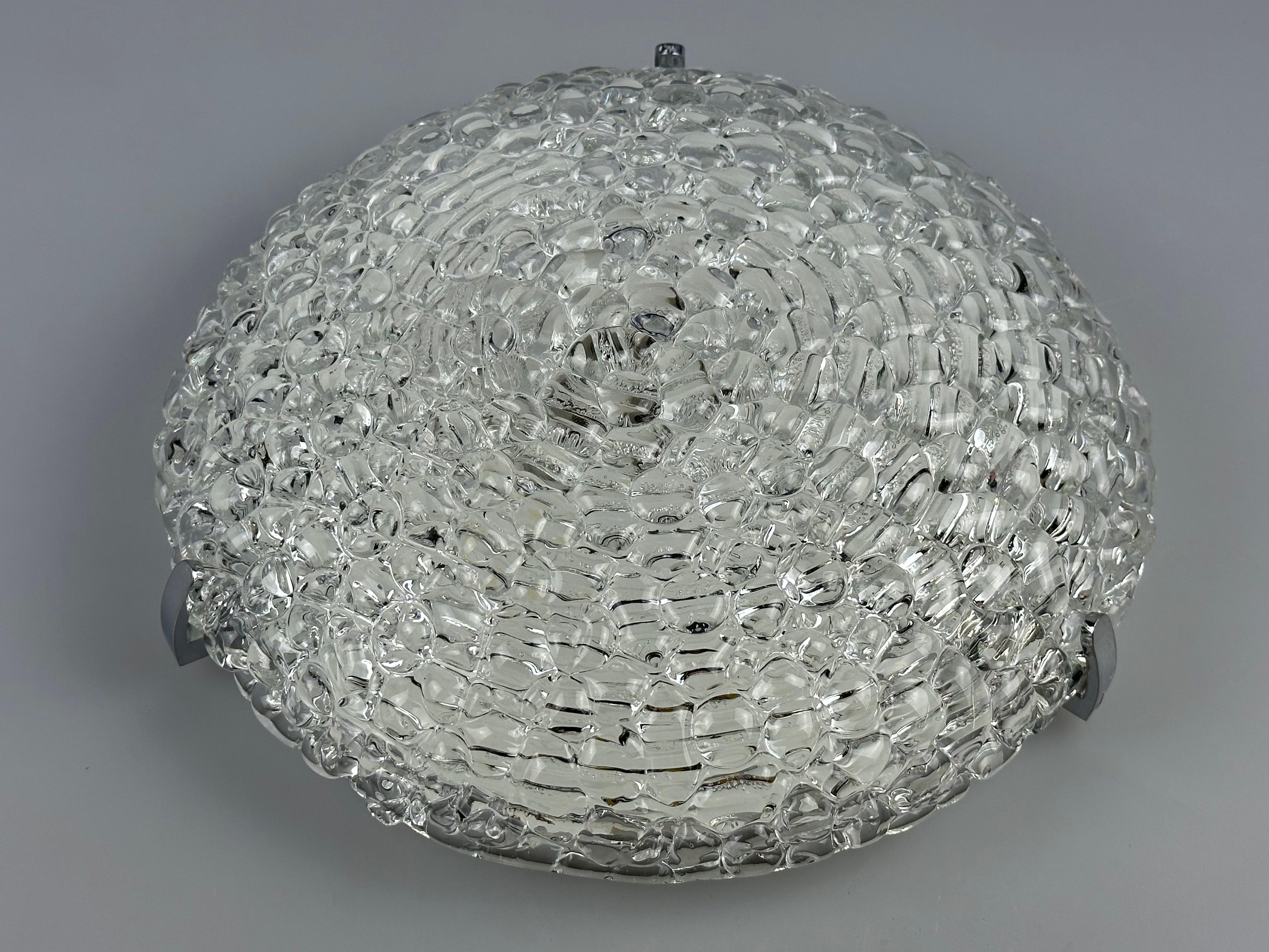1960s 1970s Lámpara Luz Techo Flush Mount Cristal Hielo Diseño Space Age en venta 2