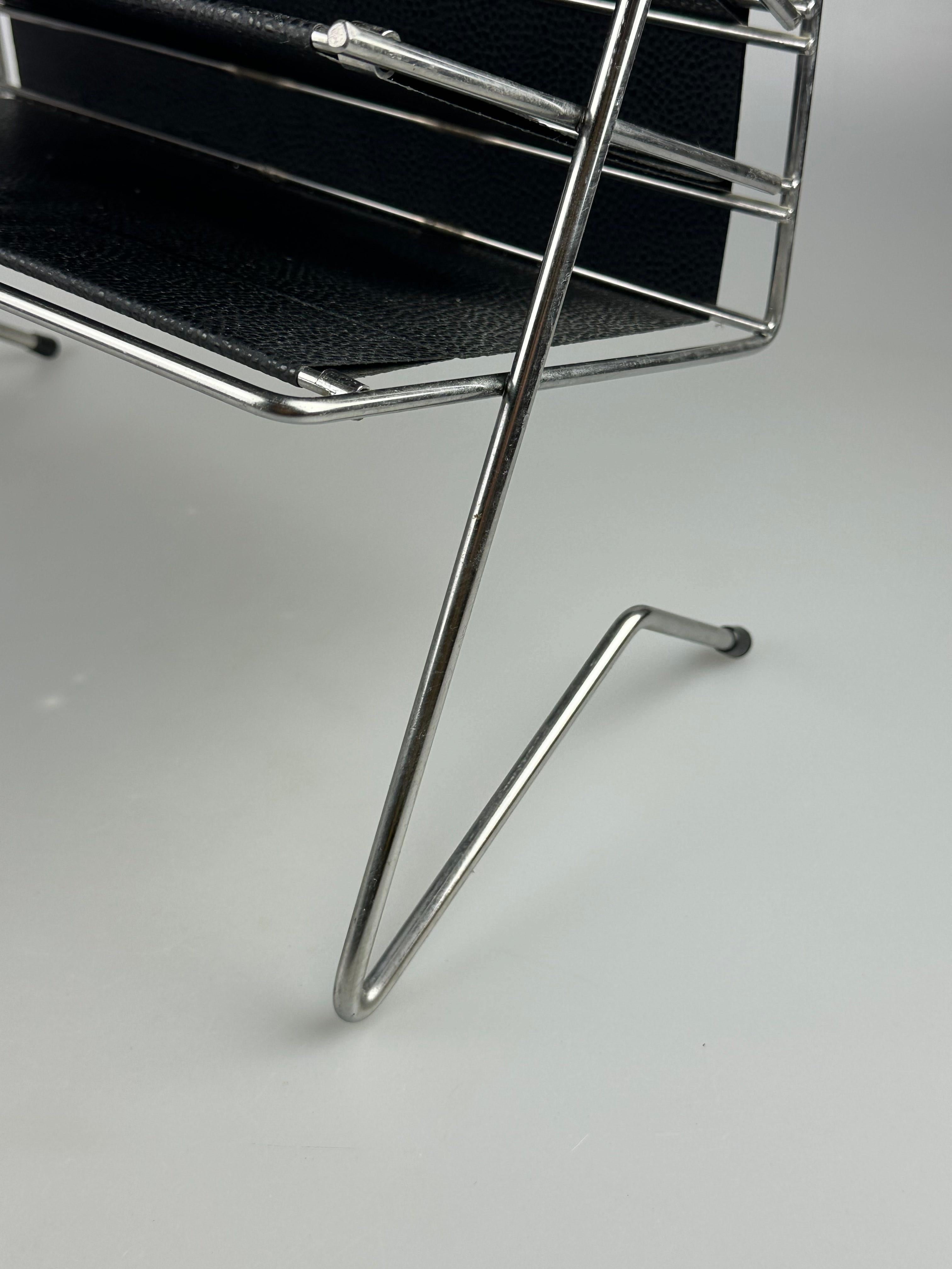 Fine XX secolo Portagiornali anni '60-'70 in metallo e plastica Design A Space Age in vendita