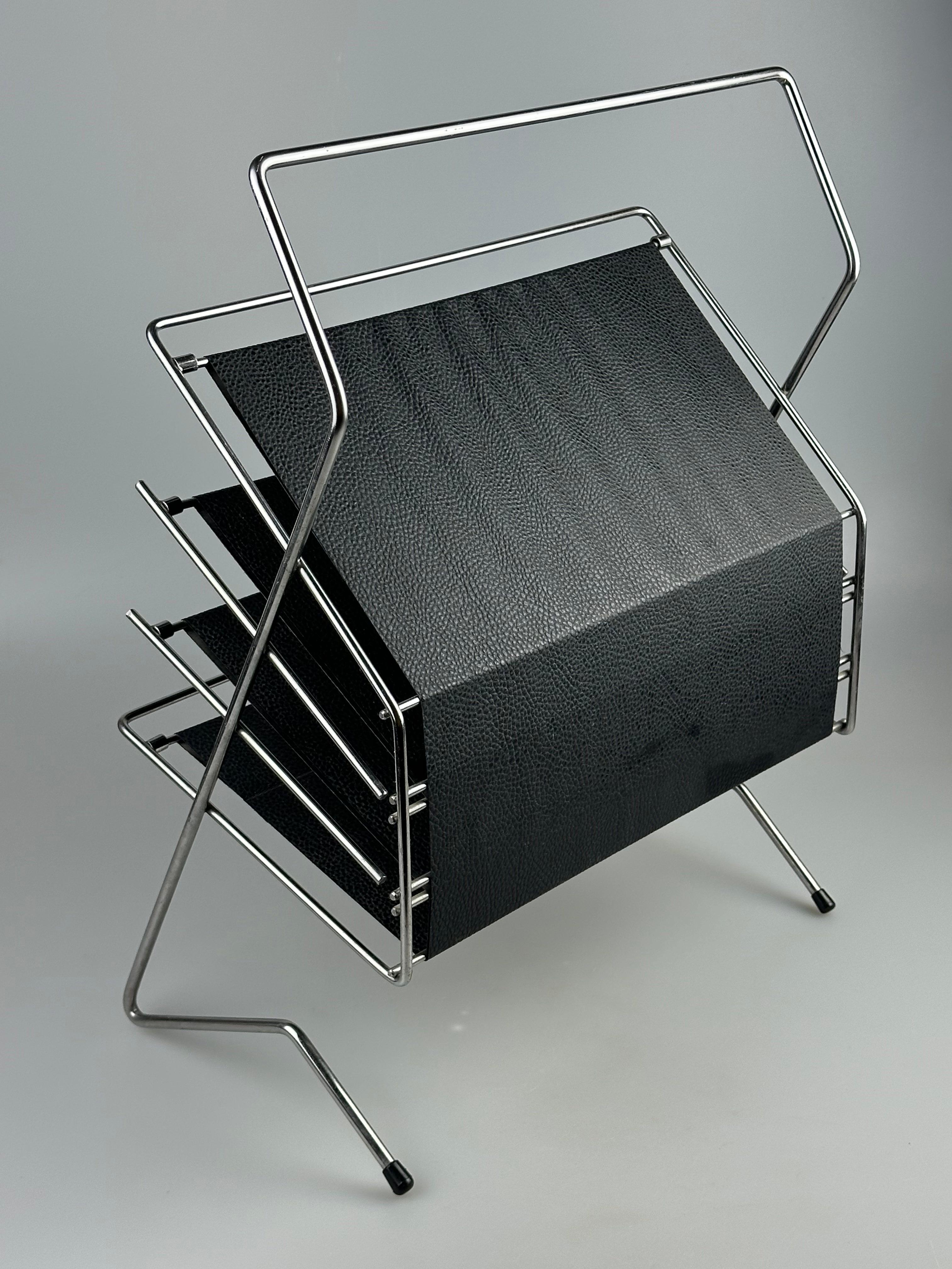 Portagiornali anni '60-'70 in metallo e plastica Design A Space Age in vendita 2