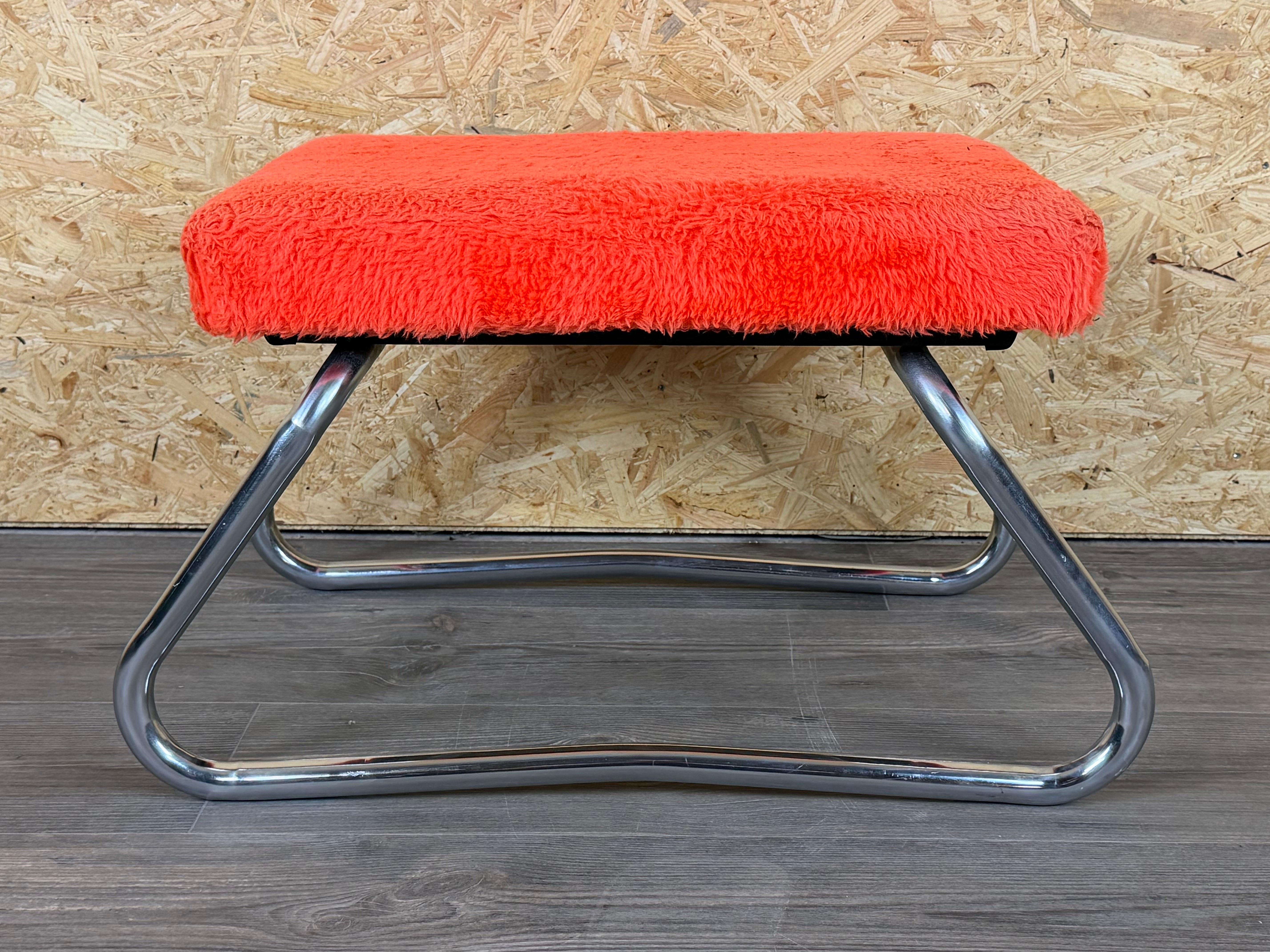 1960s/70s Ottoman/Footstool avec échelle, Space Age Orange

Objet : Pouf avec marchepied

Fabricant : Inconnu

Condit : Bon - Vintage

Age : Circa 1960-1970

Dimensions :

Largeur = 66,5 cm
Profondeur = 42 cm
Hauteur = 39 cm

Autres notes :

Les