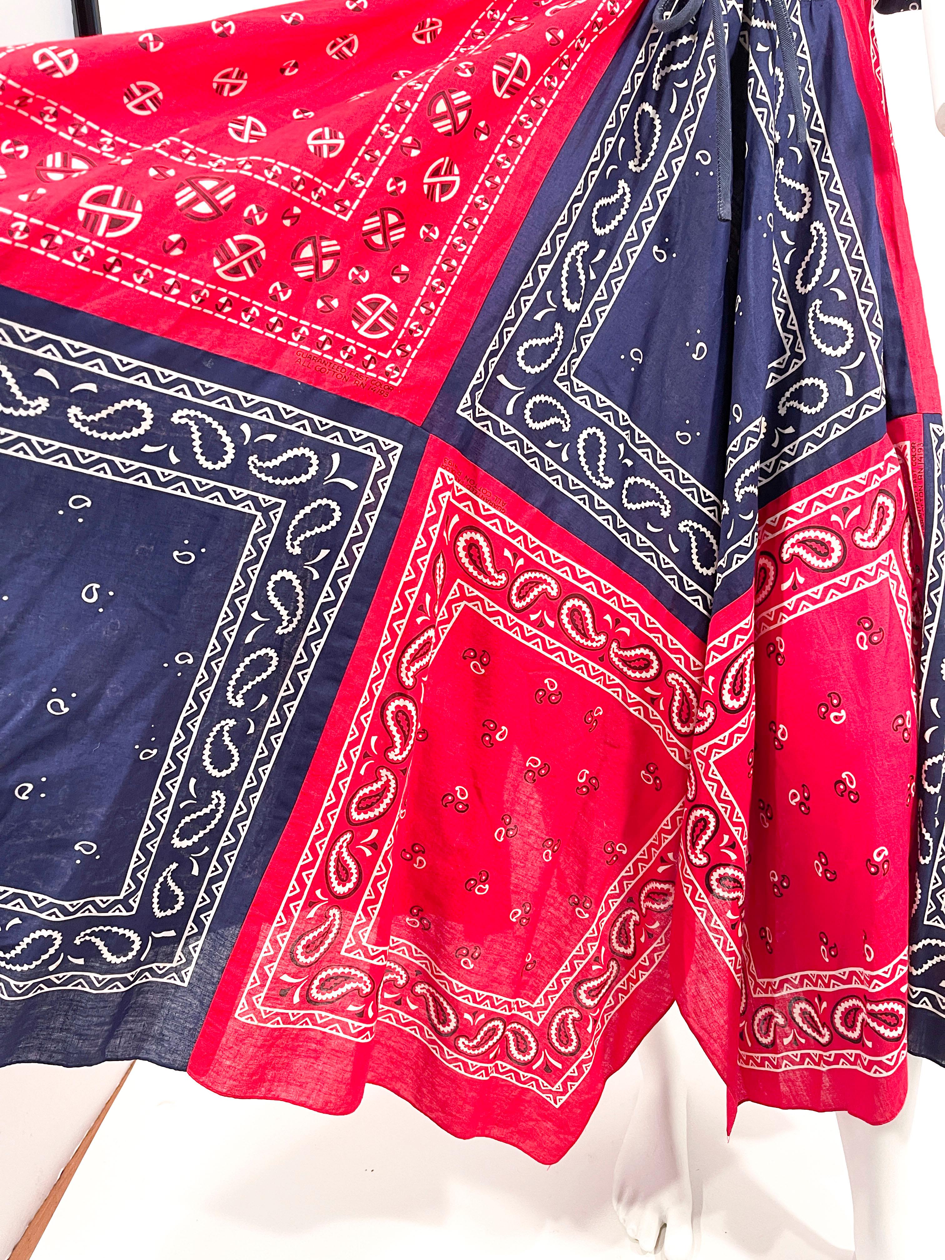 Ensemble de deux pièces bandana rouge et bleu des années 1960/1970 Pour femmes en vente