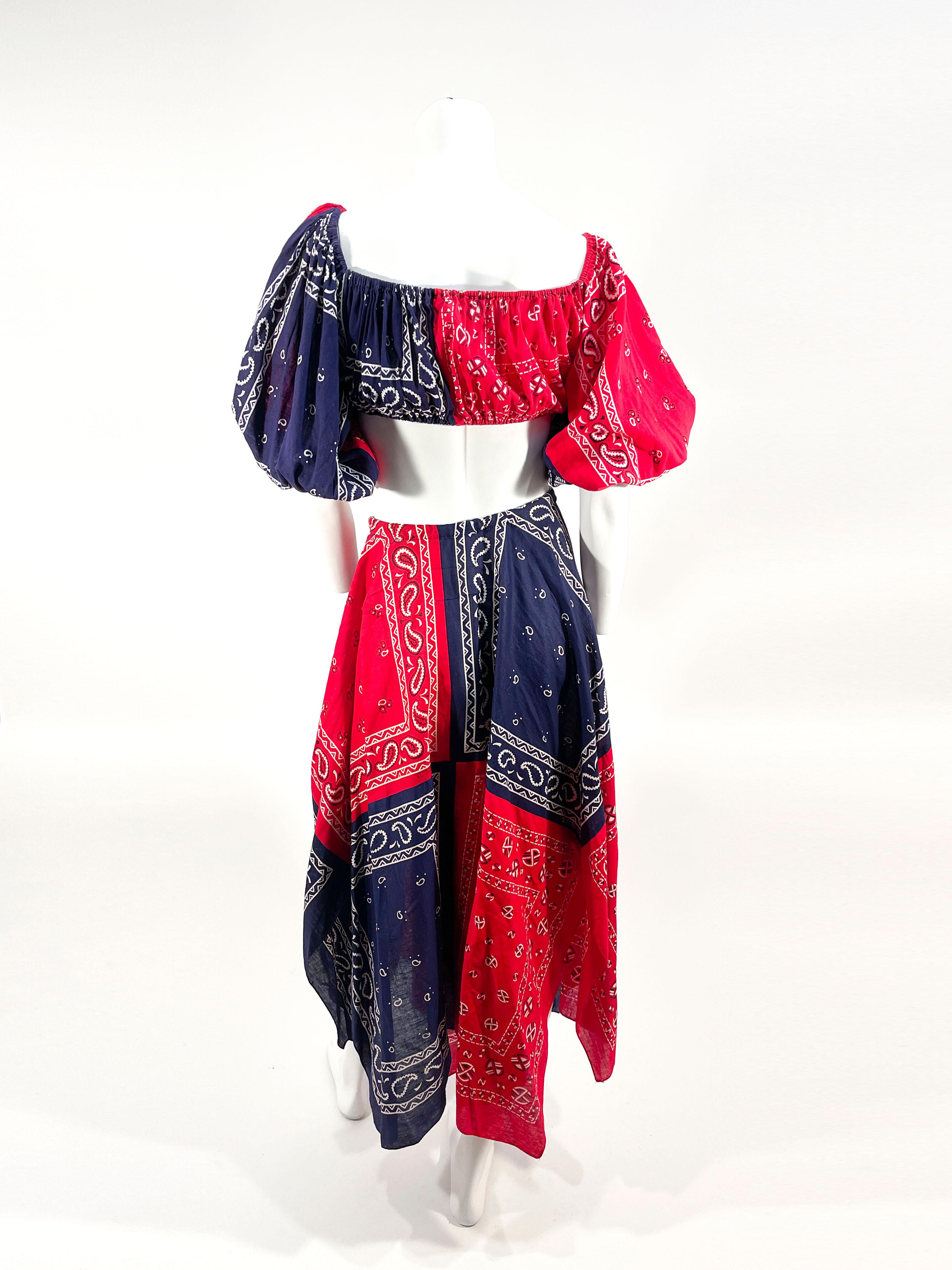 Ensemble de deux pièces bandana rouge et bleu des années 1960/1970 en vente 3