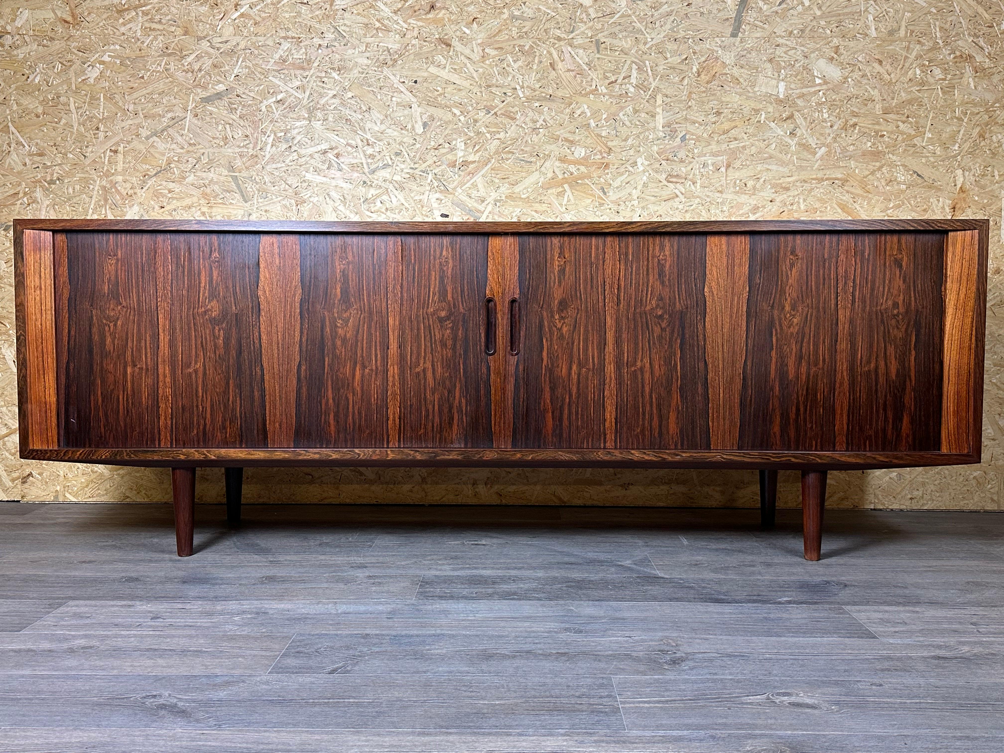 1960s 1970s Rosewood Sideboard by Poul Hundevad Danish Design Denmark In Good Condition For Sale In Neuenkirchen, NI