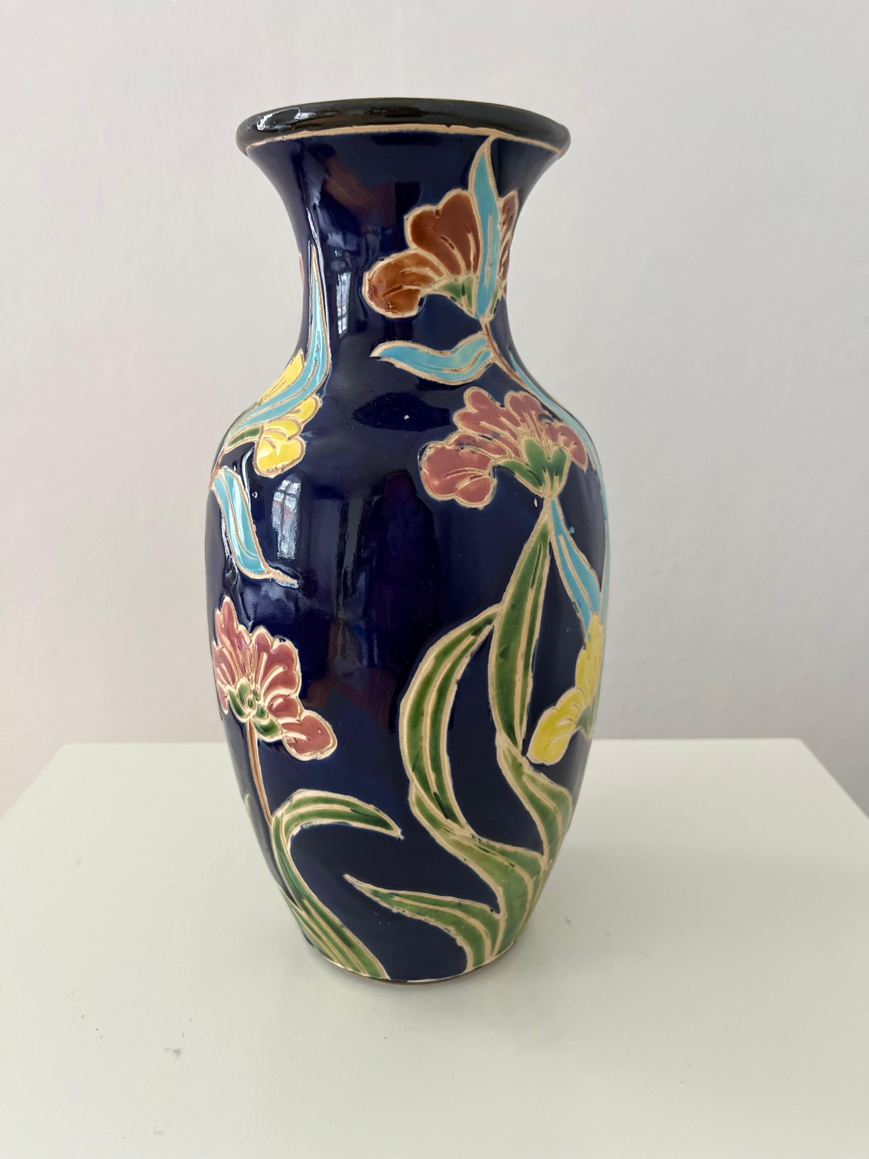 1960s/1970s Scandinavian Organic Modern Ceramic Vase with Colorful Floral Motifs In Good Condition For Sale In Frederiksberg C, DK