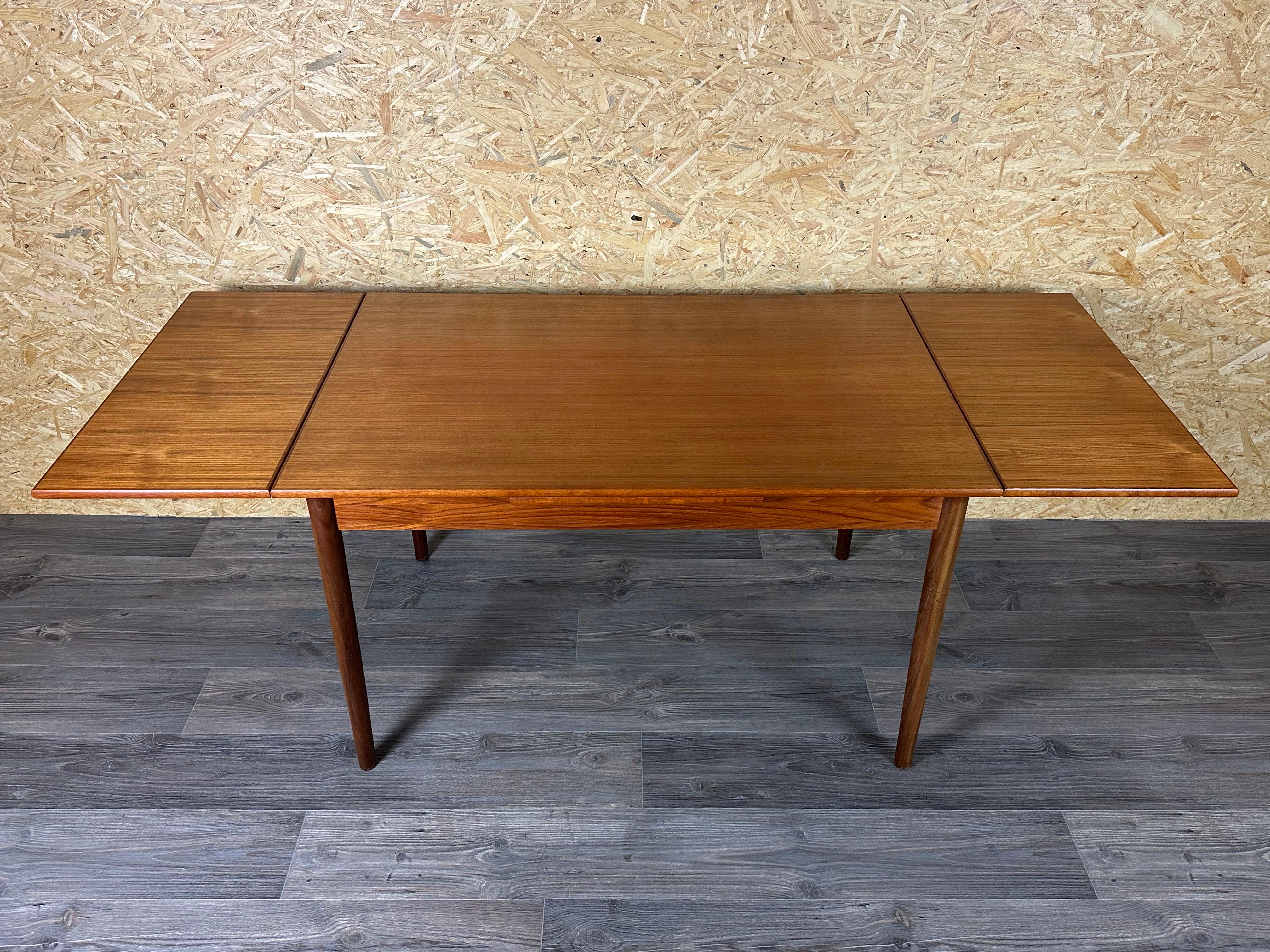 1960s/1970s Teak Dining Table Danish Modern Design Denmark 1960s/1970s For Sale 9